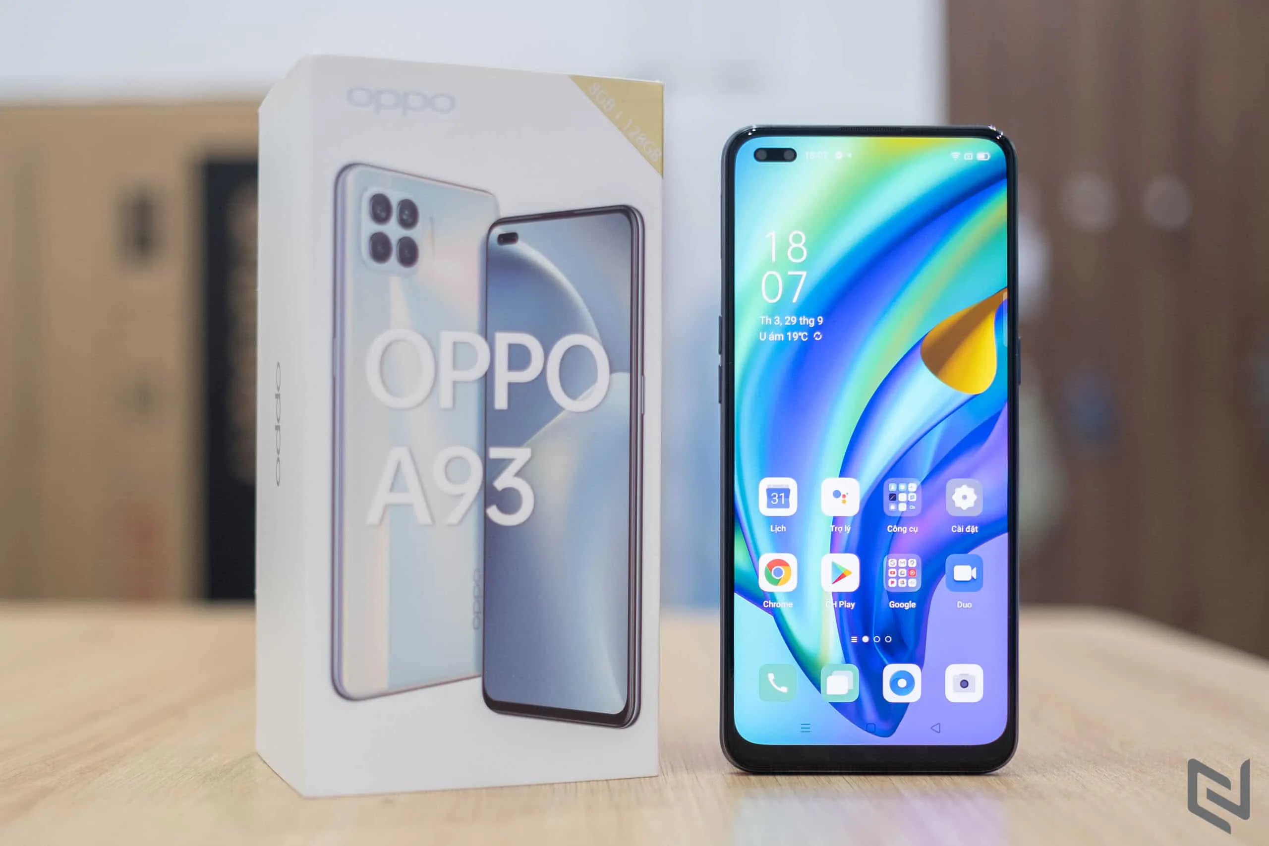 Mở hộp OPPO A93: 6 camera AI, thiết kế thời trang, bộ nhớ lớn