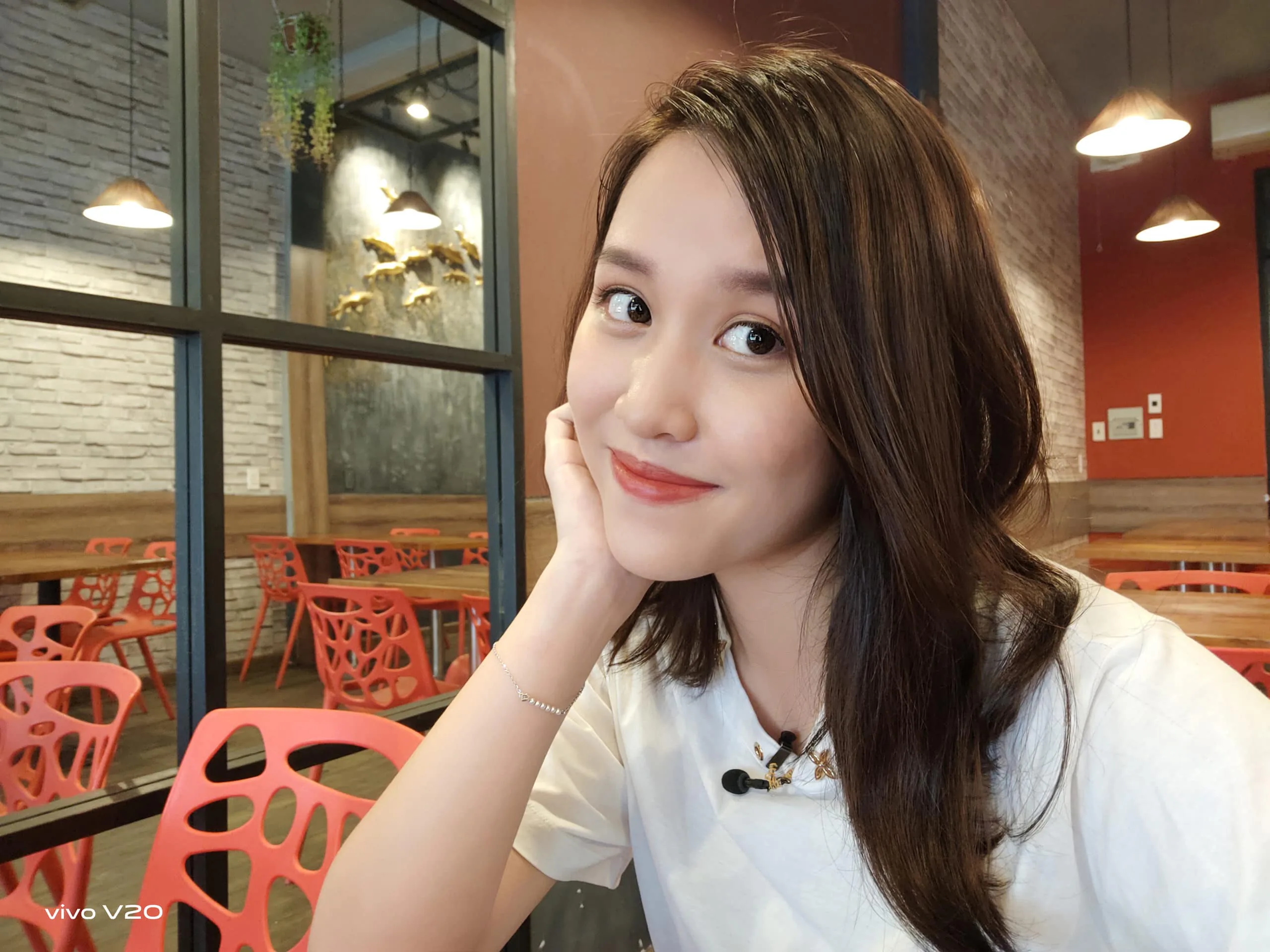 Loạt khoảnh khắc chân thật của các YouTuber và người nổi tiếng qua ống kính vivo V20