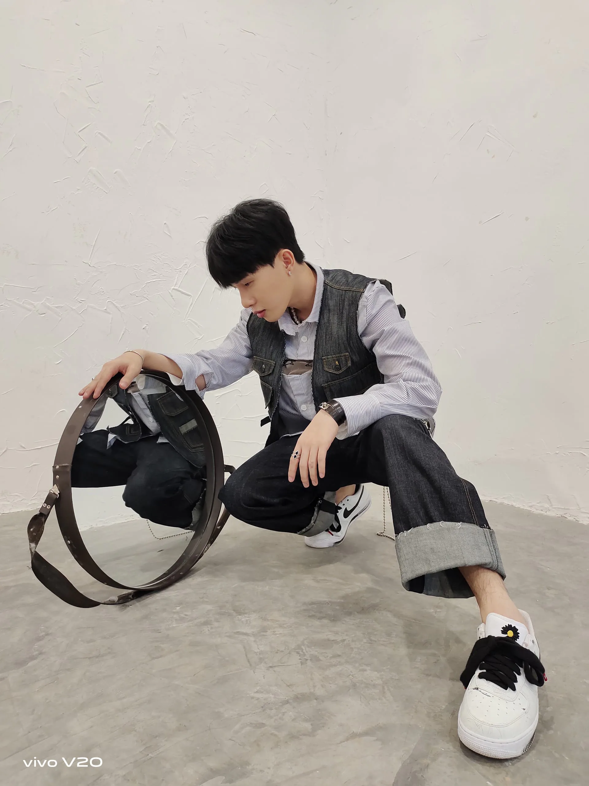 Loạt khoảnh khắc chân thật của các YouTuber và người nổi tiếng qua ống kính vivo V20