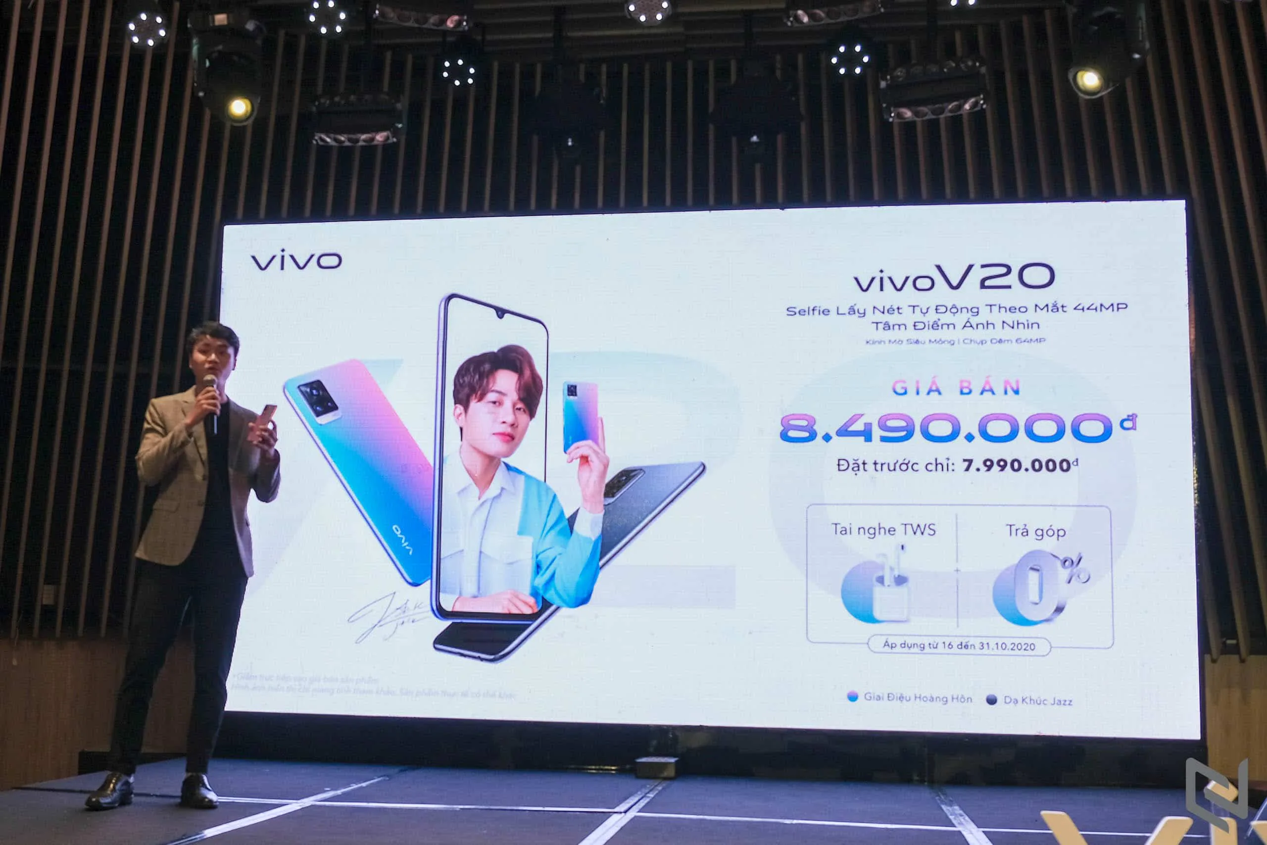 vivo V20 lên kệ thị trường Việt, giá chính thức 8,490,000 VND, camera selfie lấy nét theo mắt