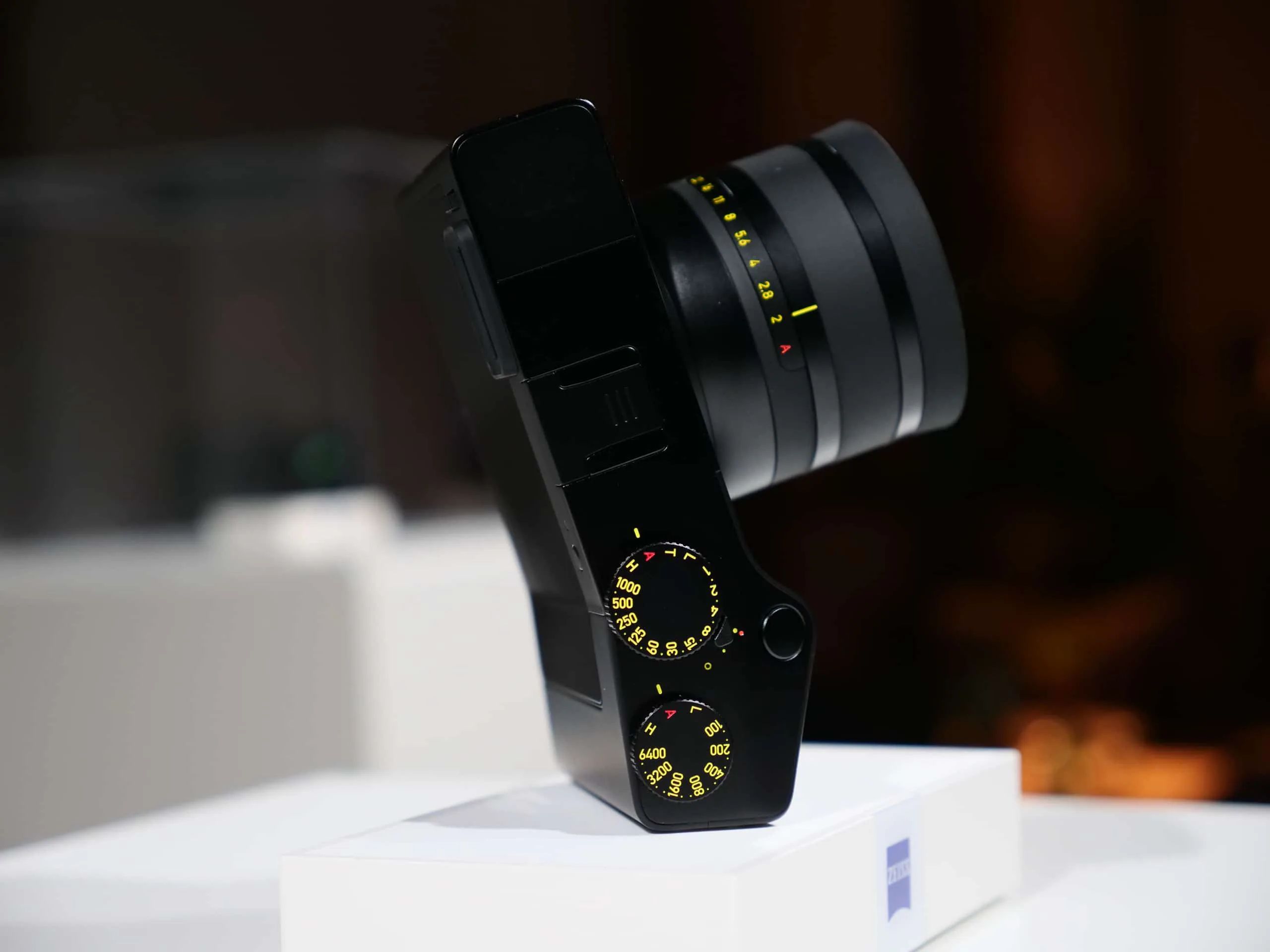 Máy ảnh chạy Android Zeiss ZX1 đã cho phép đặt trước với giá 6000 USD