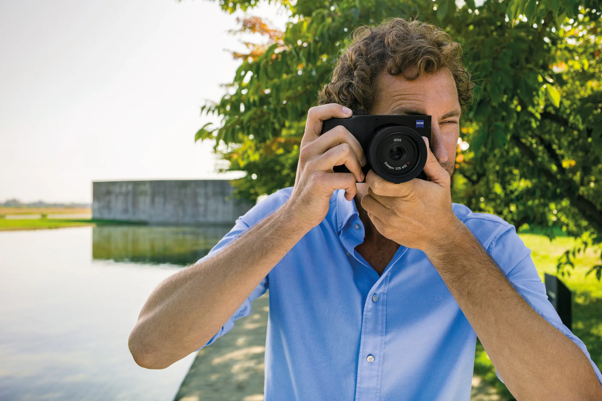 Zeiss chính thức ra mắt và mở bán máy ảnh ZX1 37MP có khả năng chỉnh ảnh Lightroom ngay trên máy