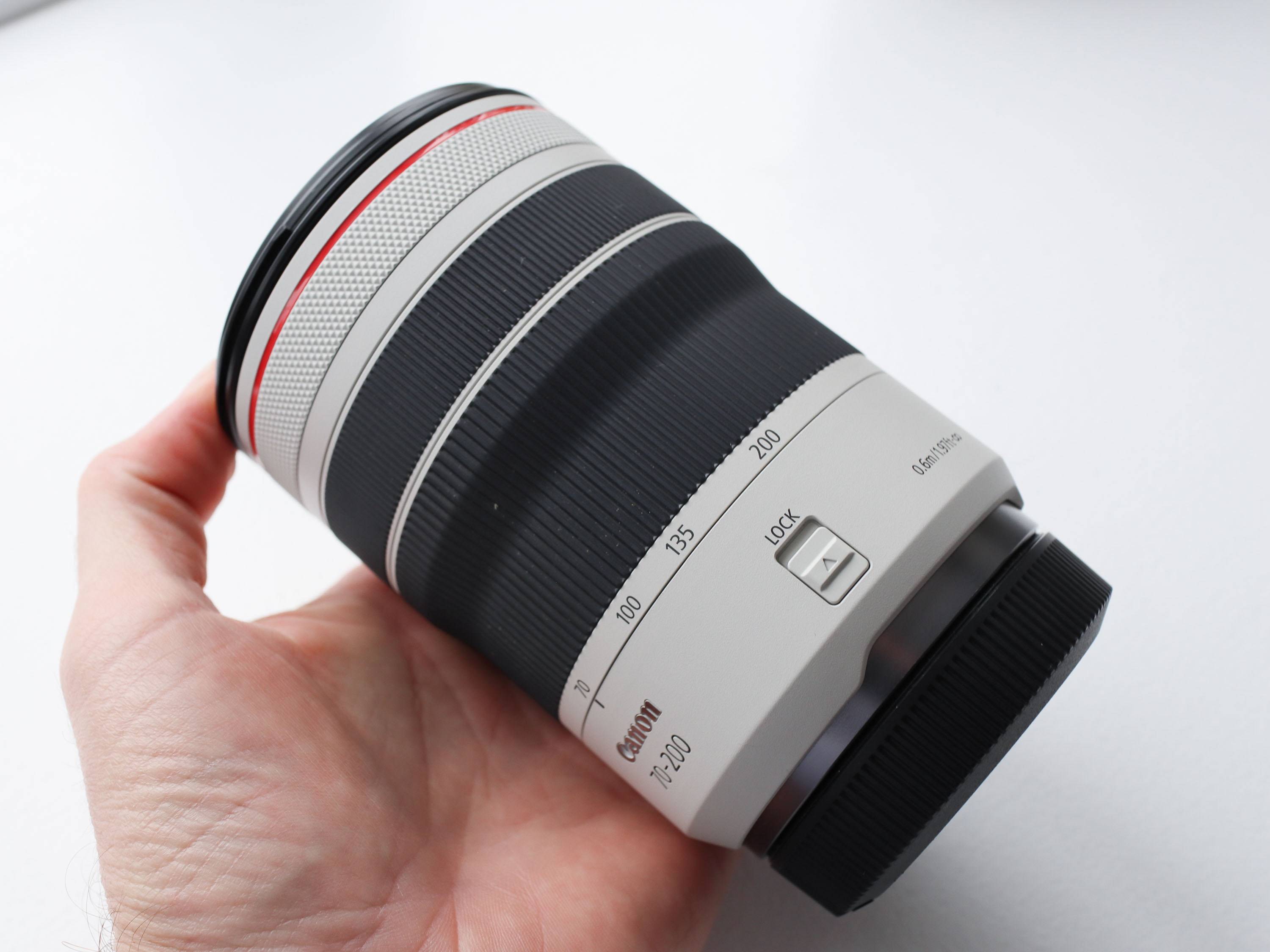 Canon ra mắt ống kính RF 70-200mm F4L cỡ nhỏ và 50mm F1.8 STM mới