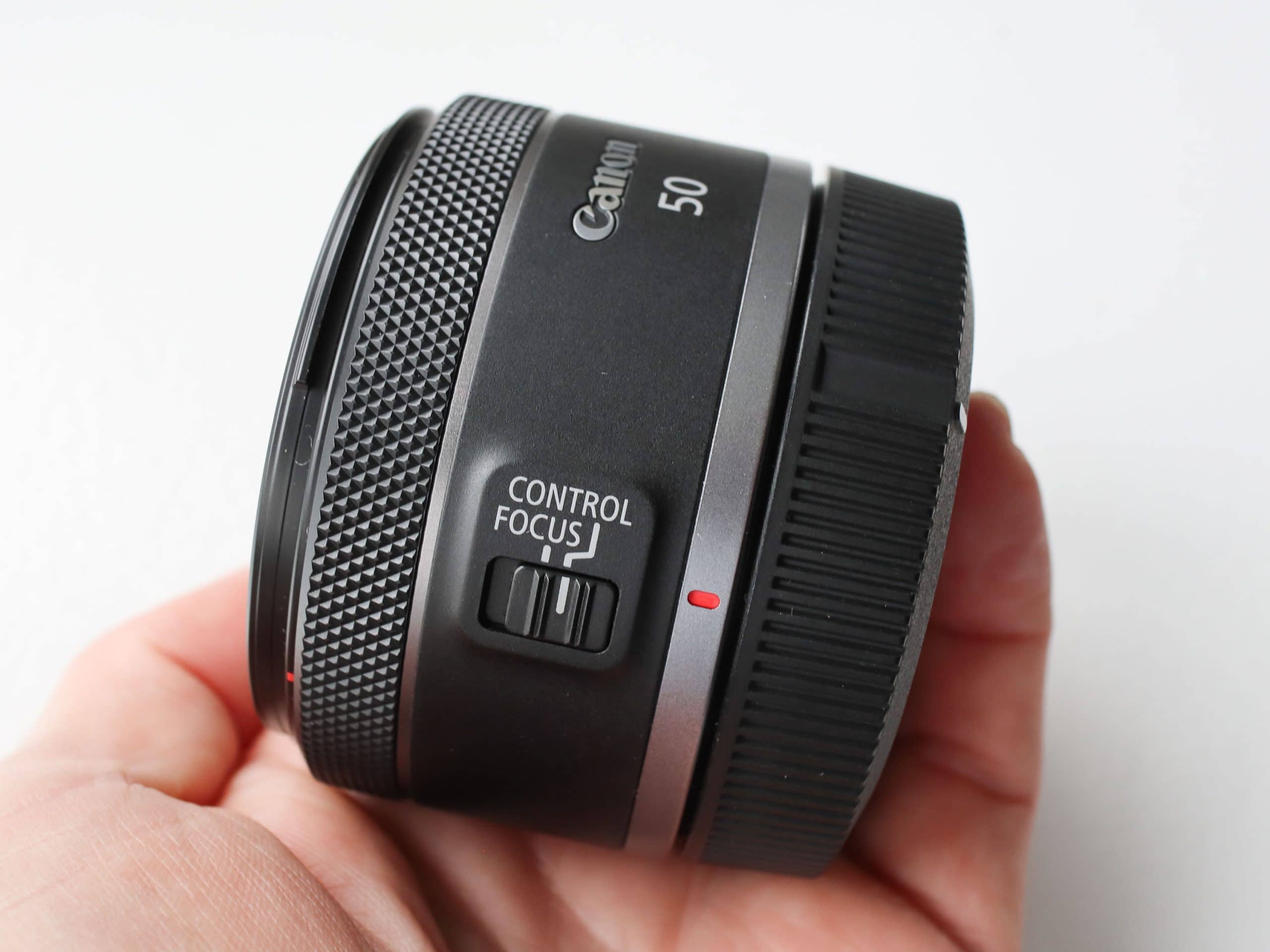 Canon ra mắt ống kính RF 70-200mm F4L cỡ nhỏ và 50mm F1.8 STM mới