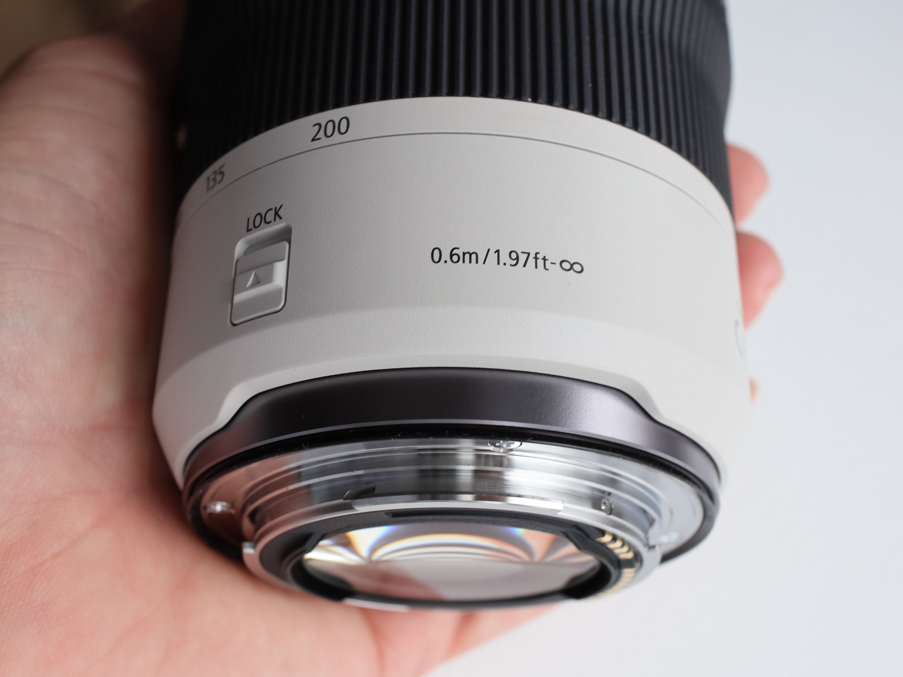 Canon ra mắt ống kính RF 70-200mm F4L cỡ nhỏ và 50mm F1.8 STM mới