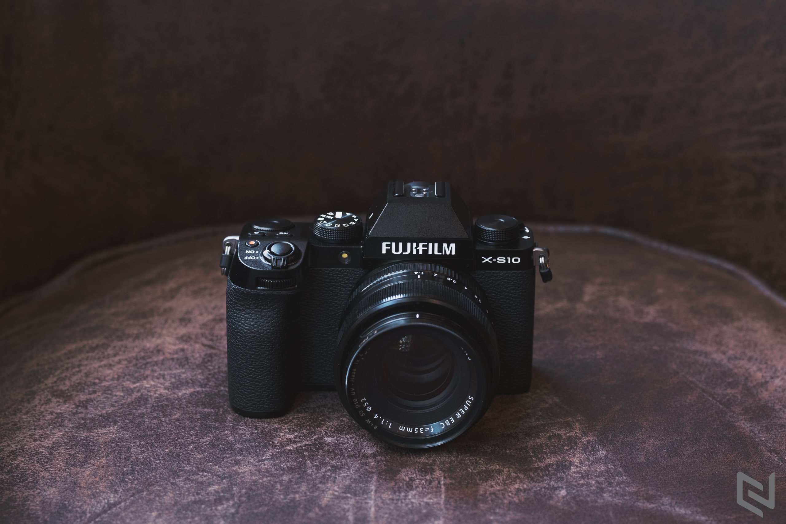 Trên tay Fujifilm X-S10: Chống rung thân máy rất tốt, nhỏ mà có võ