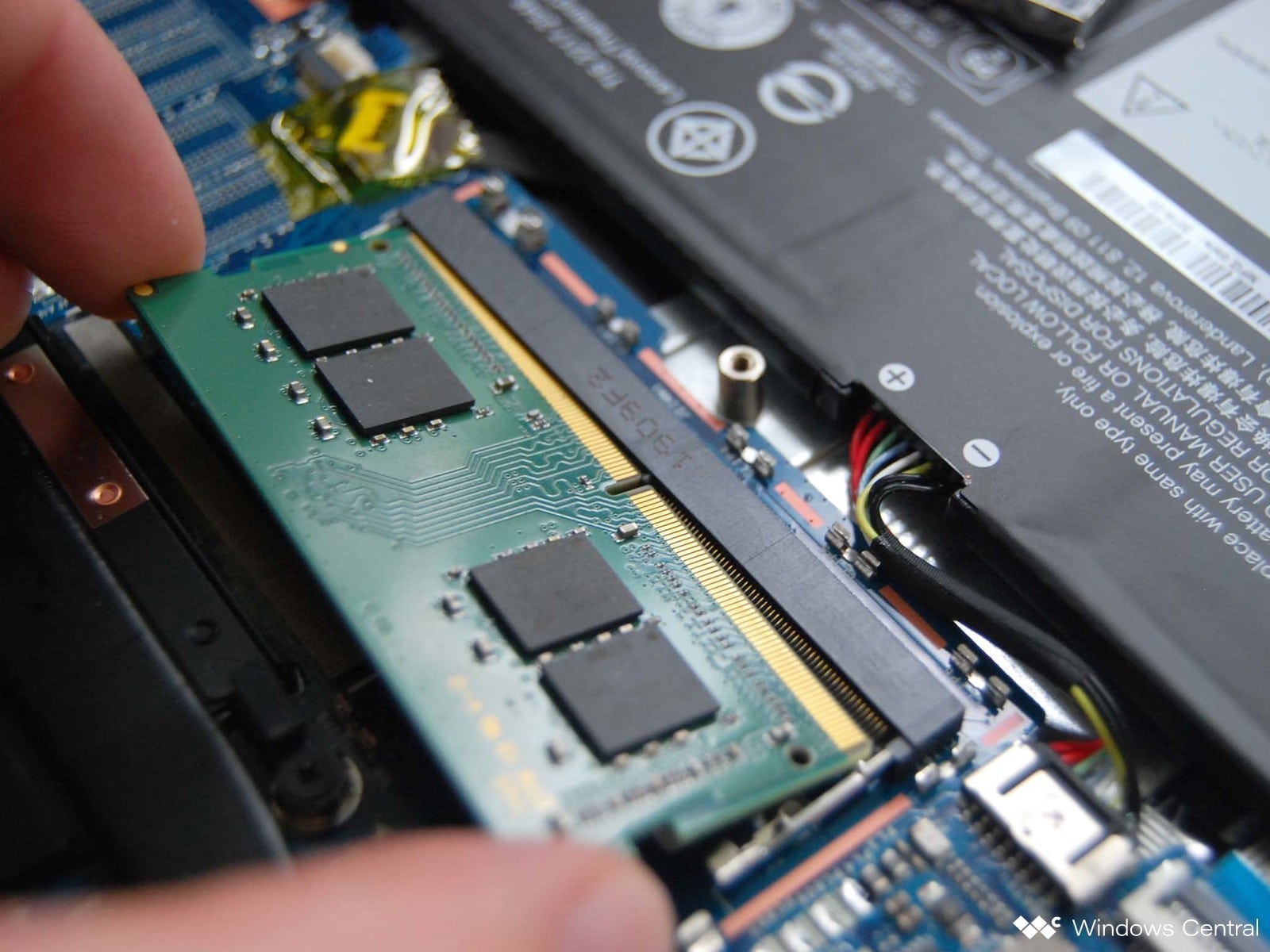 Nâng cấp RAM hay SSD, nên chọn cái nào trước sẽ có lợi hơn?