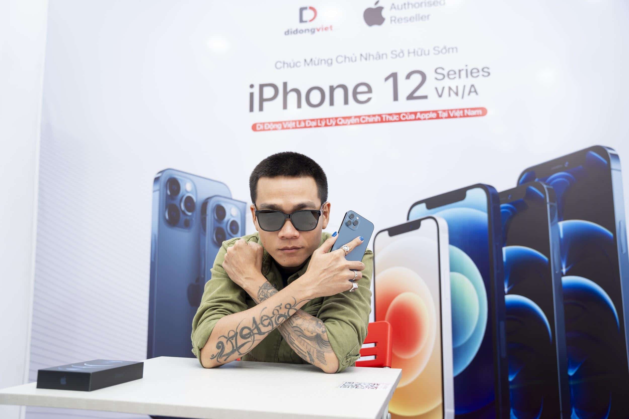 Wowy sở hữu iPhone 12 Pro Max VN/A đầu tiên tại Việt Nam