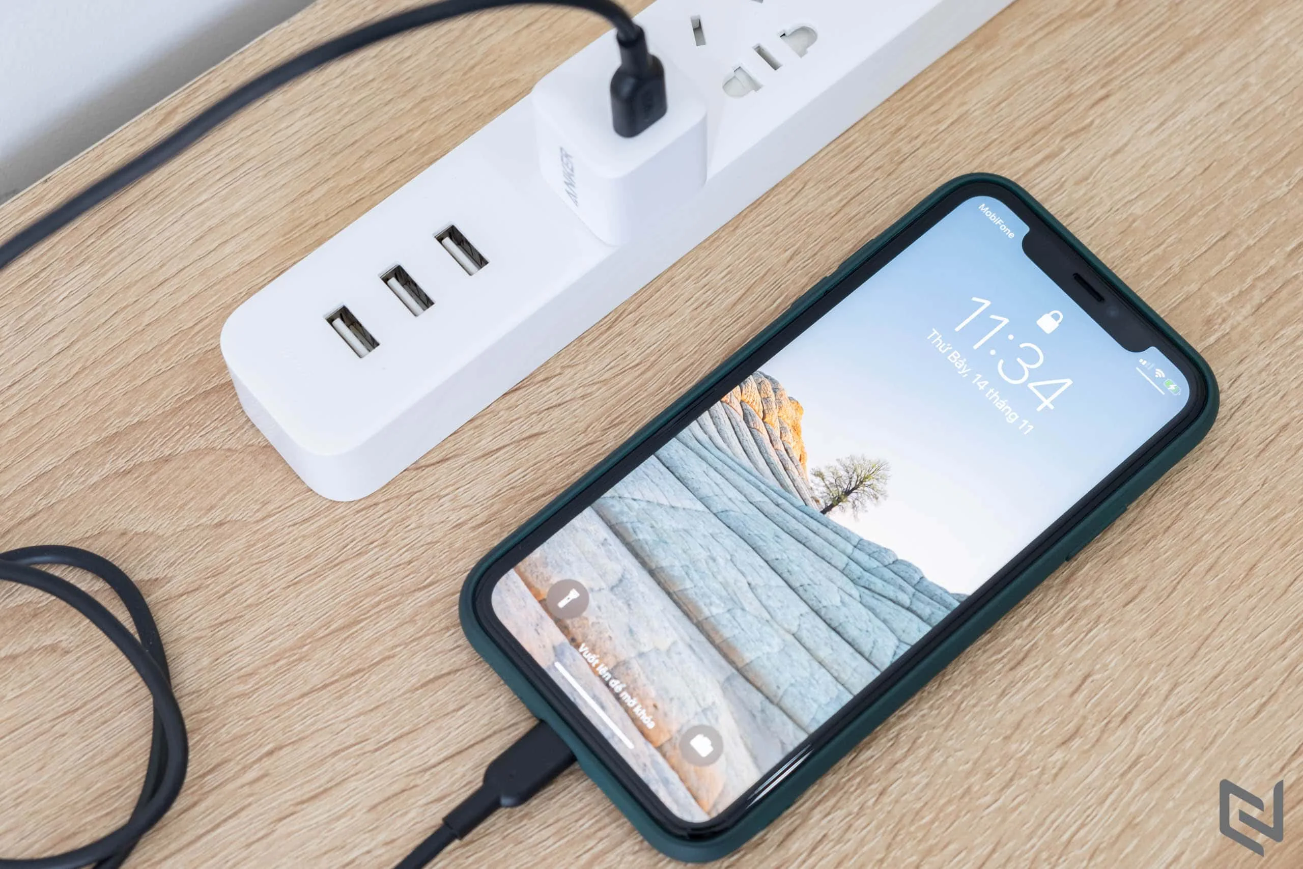 Trên tay củ sạc Anker Powerport III Nano A2633: Siêu nhỏ, công suất 20W, sạc nhanh iPhone 12 hoặc thiết bị Android