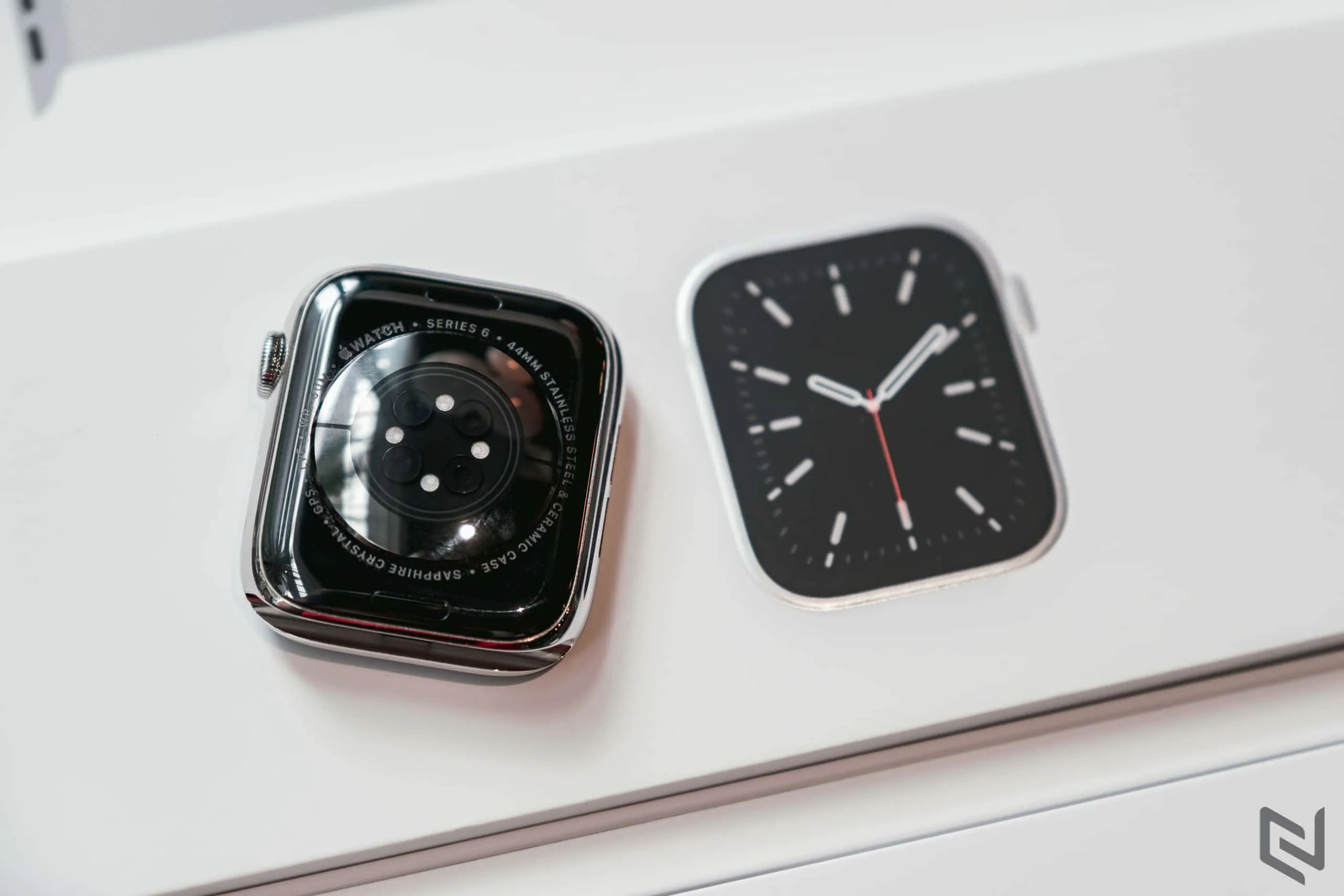 Mở hộp Apple Watch Series 6 GPS + Cellular 44mm viền thép chính hãng