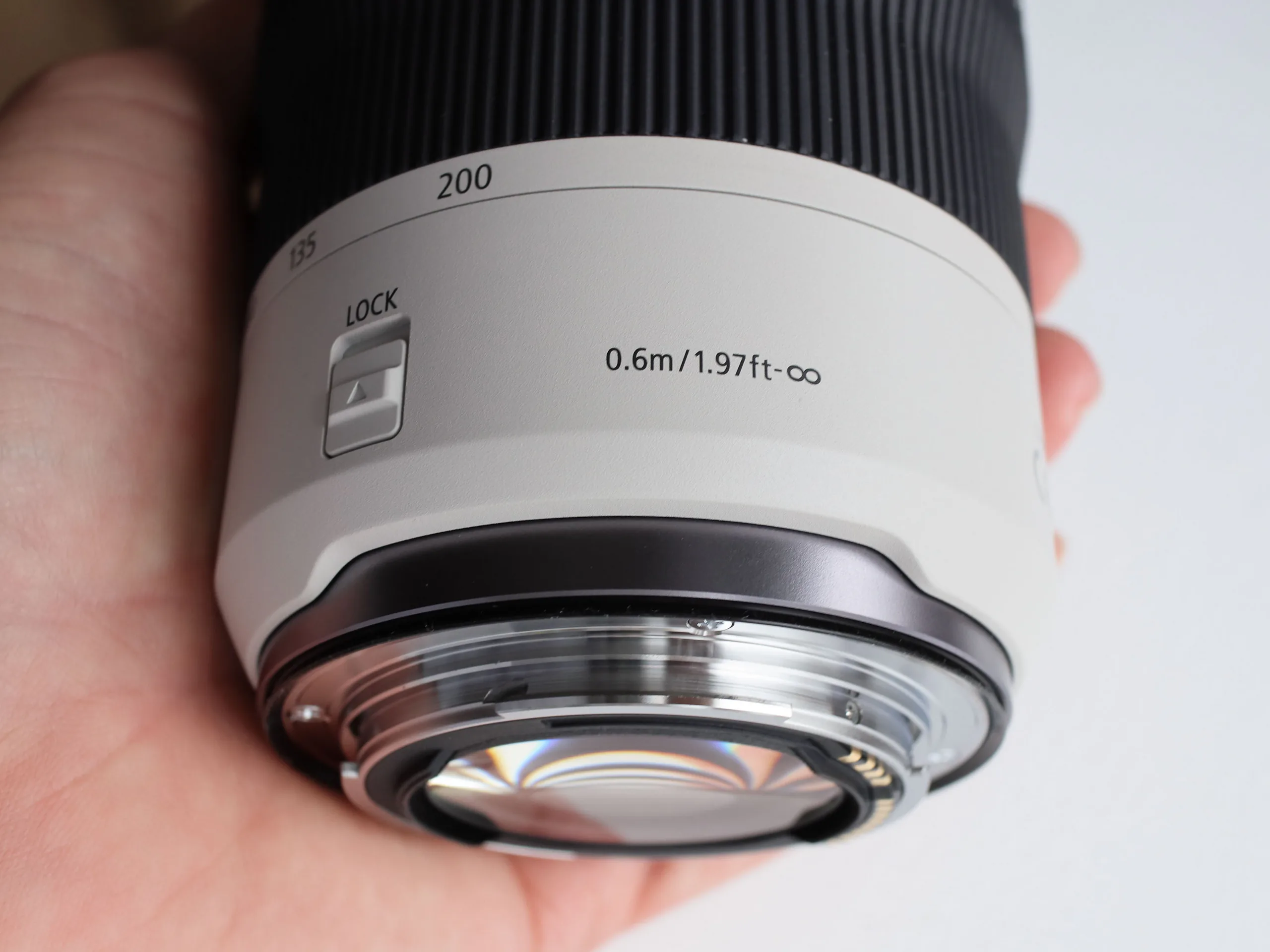 Canon ra mắt ống kính RF 70-200mm F4L cỡ nhỏ và 50mm F1.8 STM mới