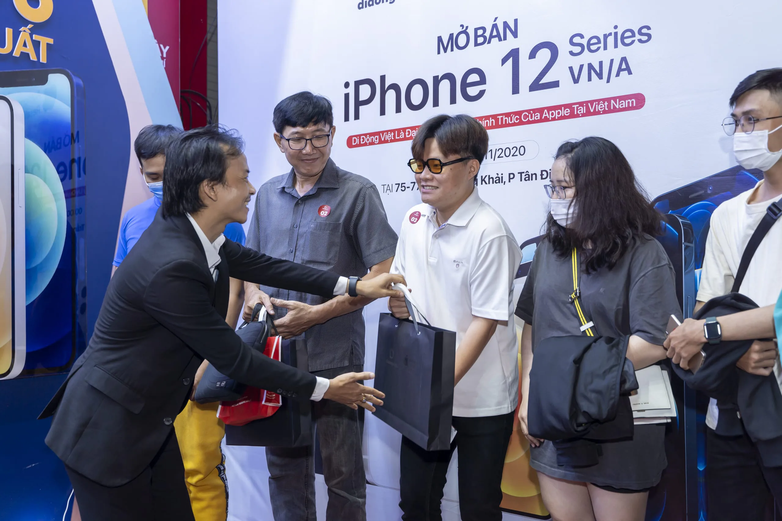 Sự kiện mở bán iPhone 12 VN/A tại Di Động Việt