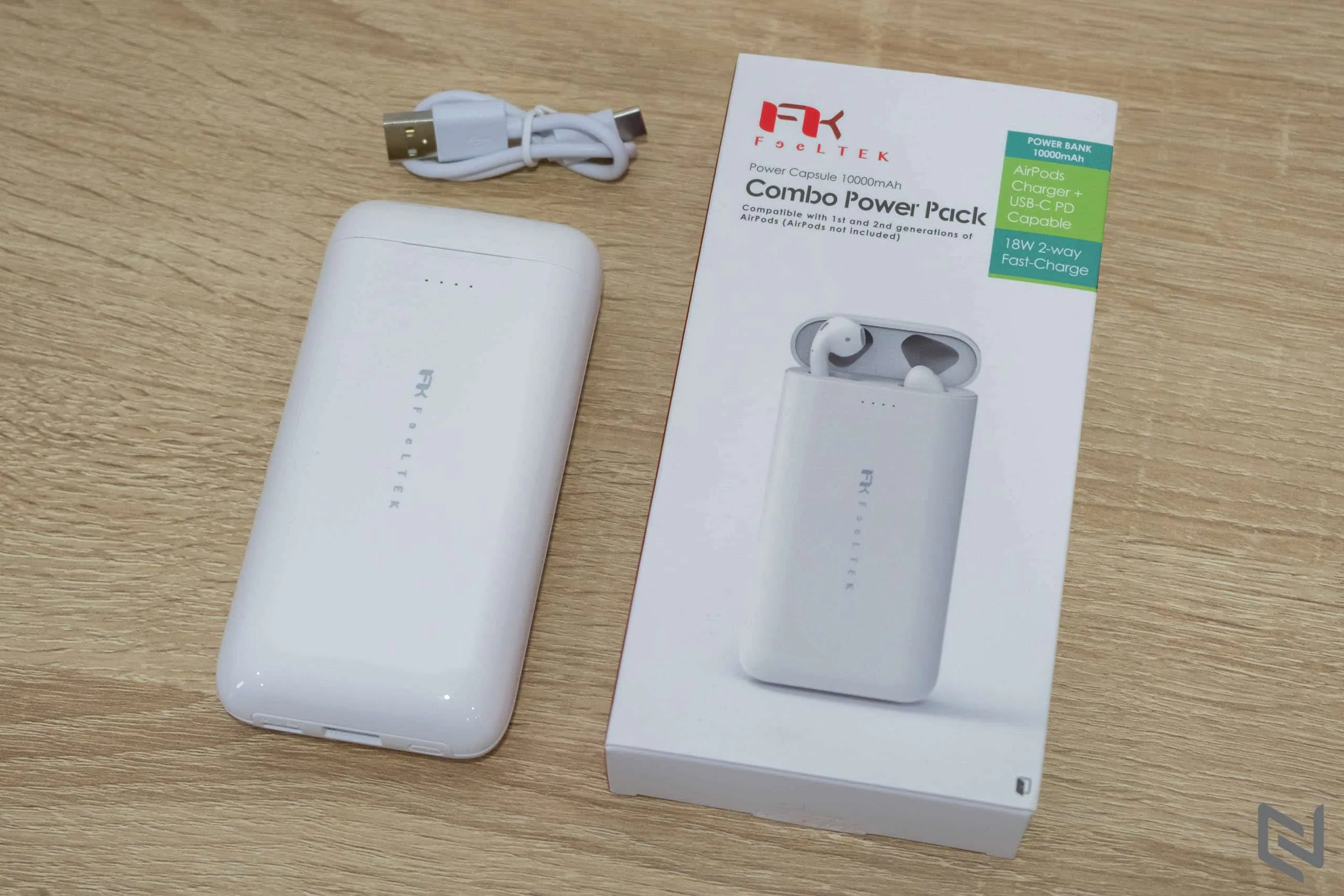 Trên tay Pin sạc dự phòng kèm sạc tai nghe AirPods Feeltek Power Capsule 10000mAh