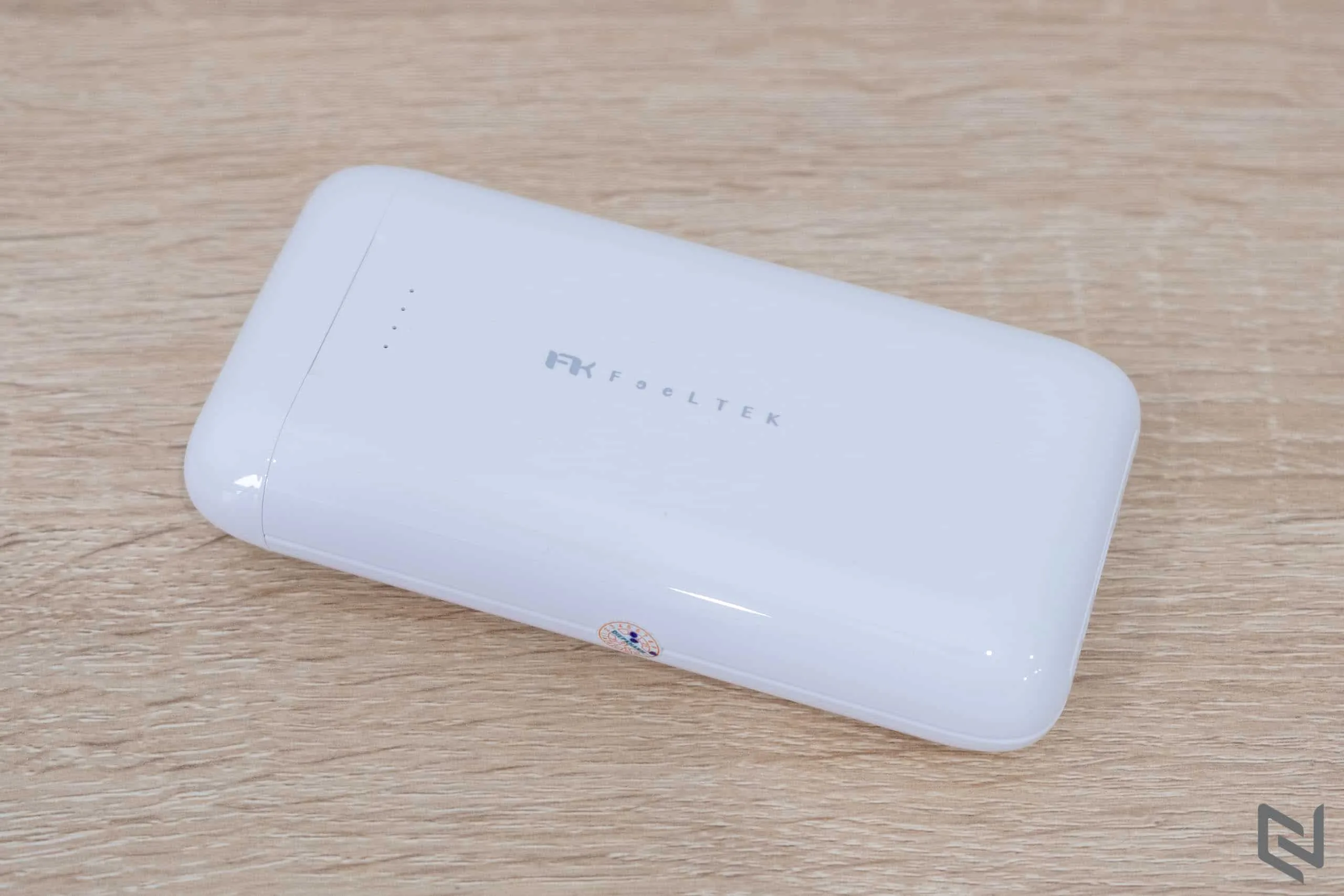 Trên tay Pin sạc dự phòng kèm sạc tai nghe AirPods Feeltek Power Capsule 10000mAh