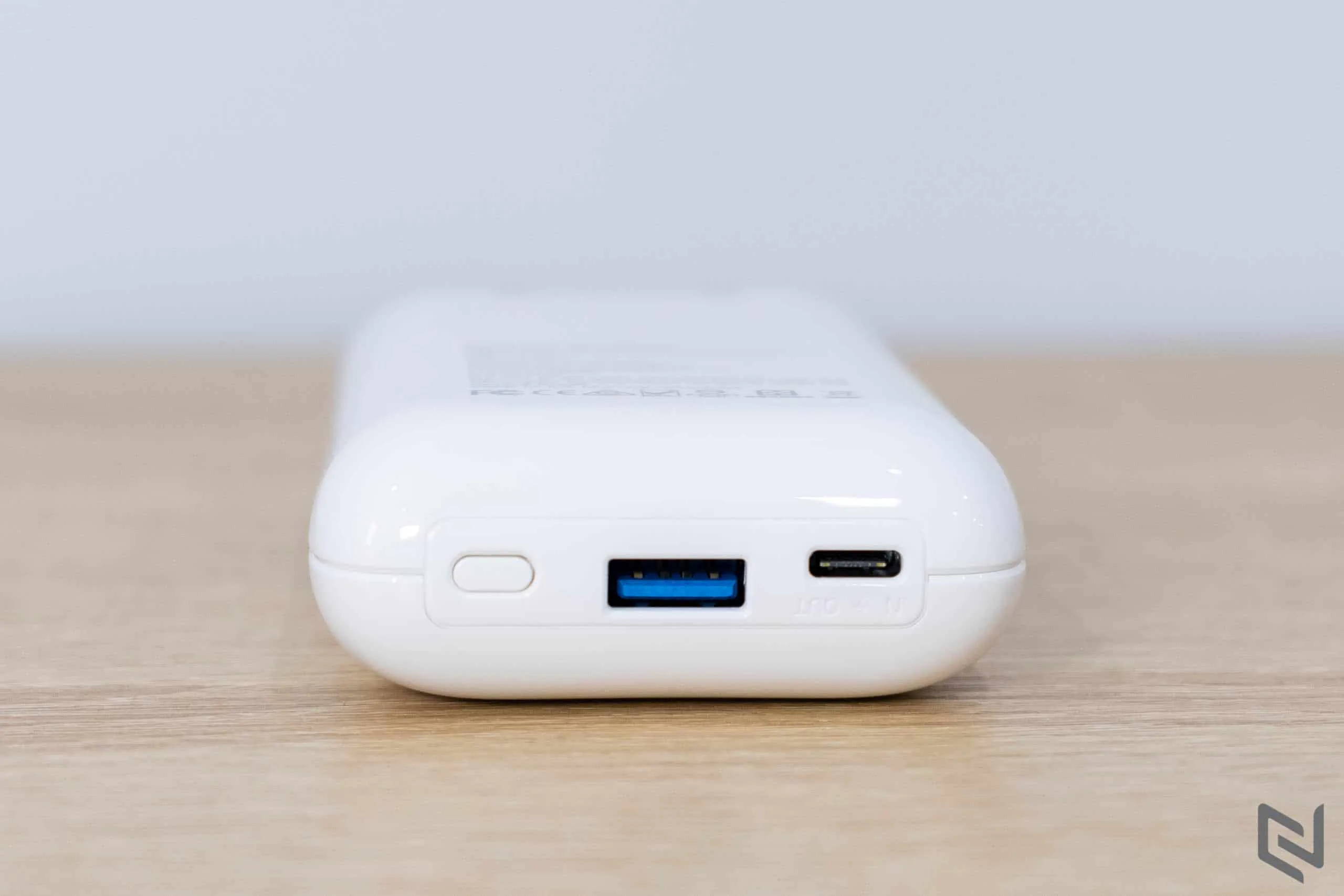 Trên tay Pin sạc dự phòng kèm sạc tai nghe AirPods Feeltek Power Capsule 10000mAh