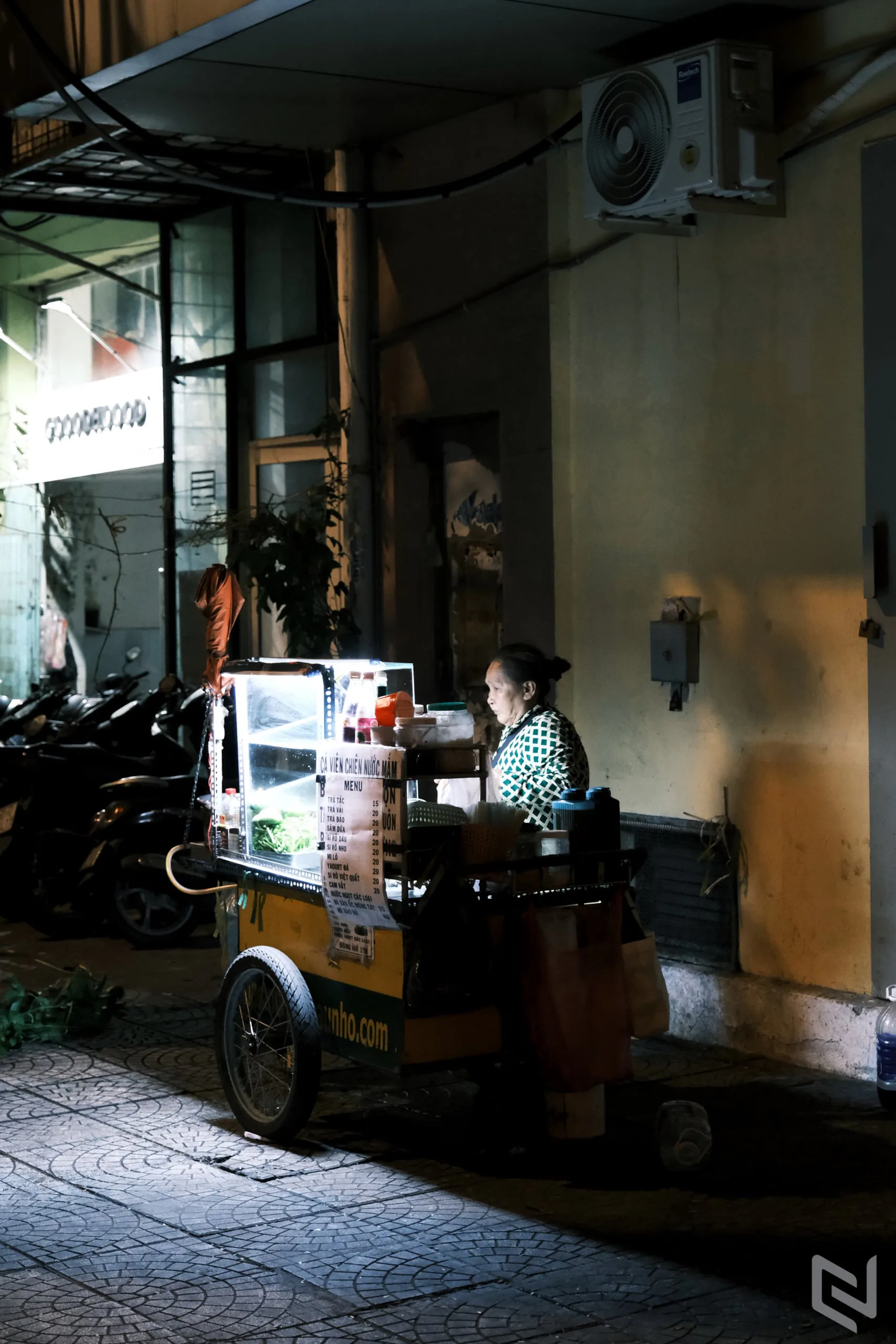 Trên tay Fujifilm X-S10: Chống rung thân máy rất tốt, nhỏ mà có võ