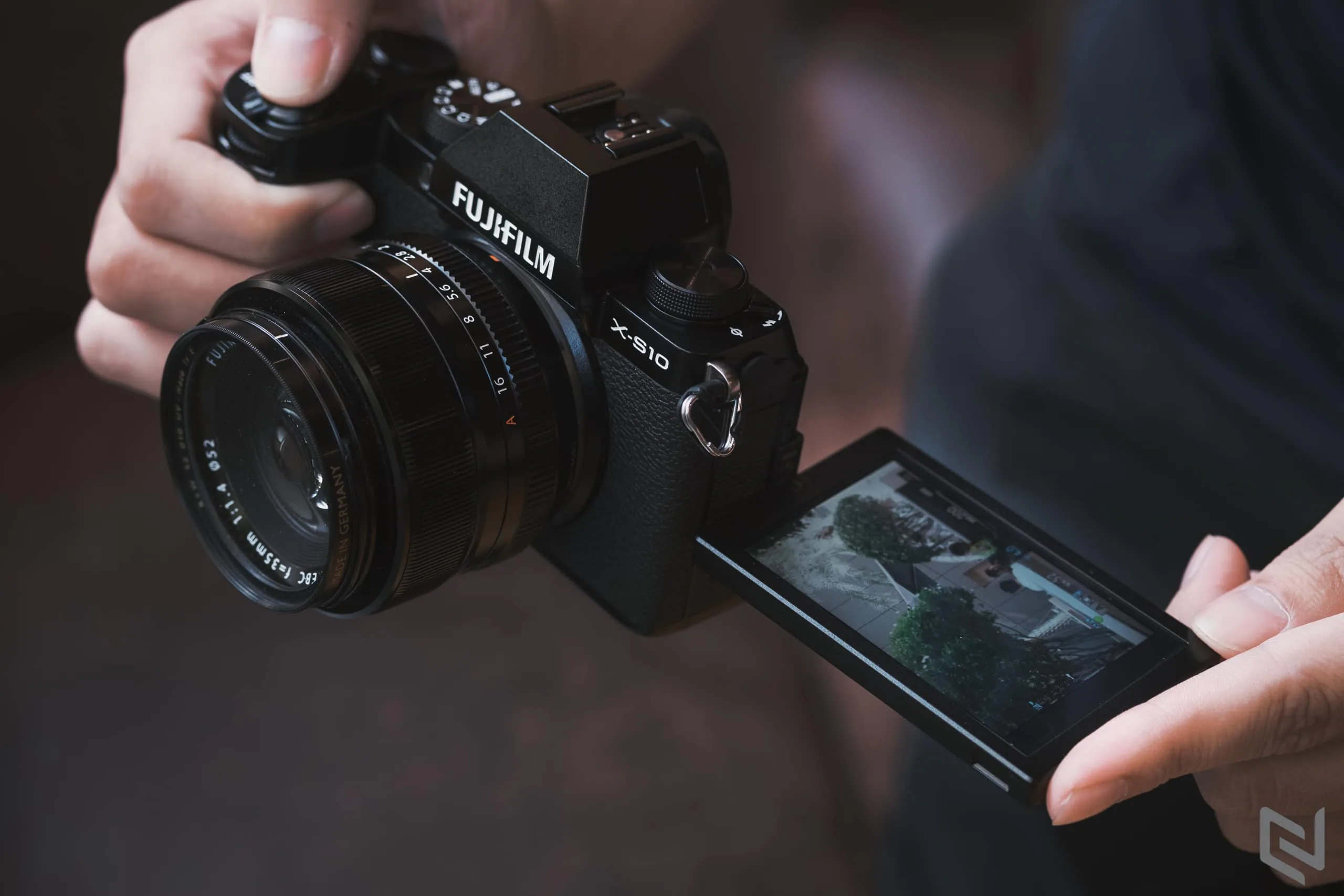 X-E4 không có màn hình xoay lật