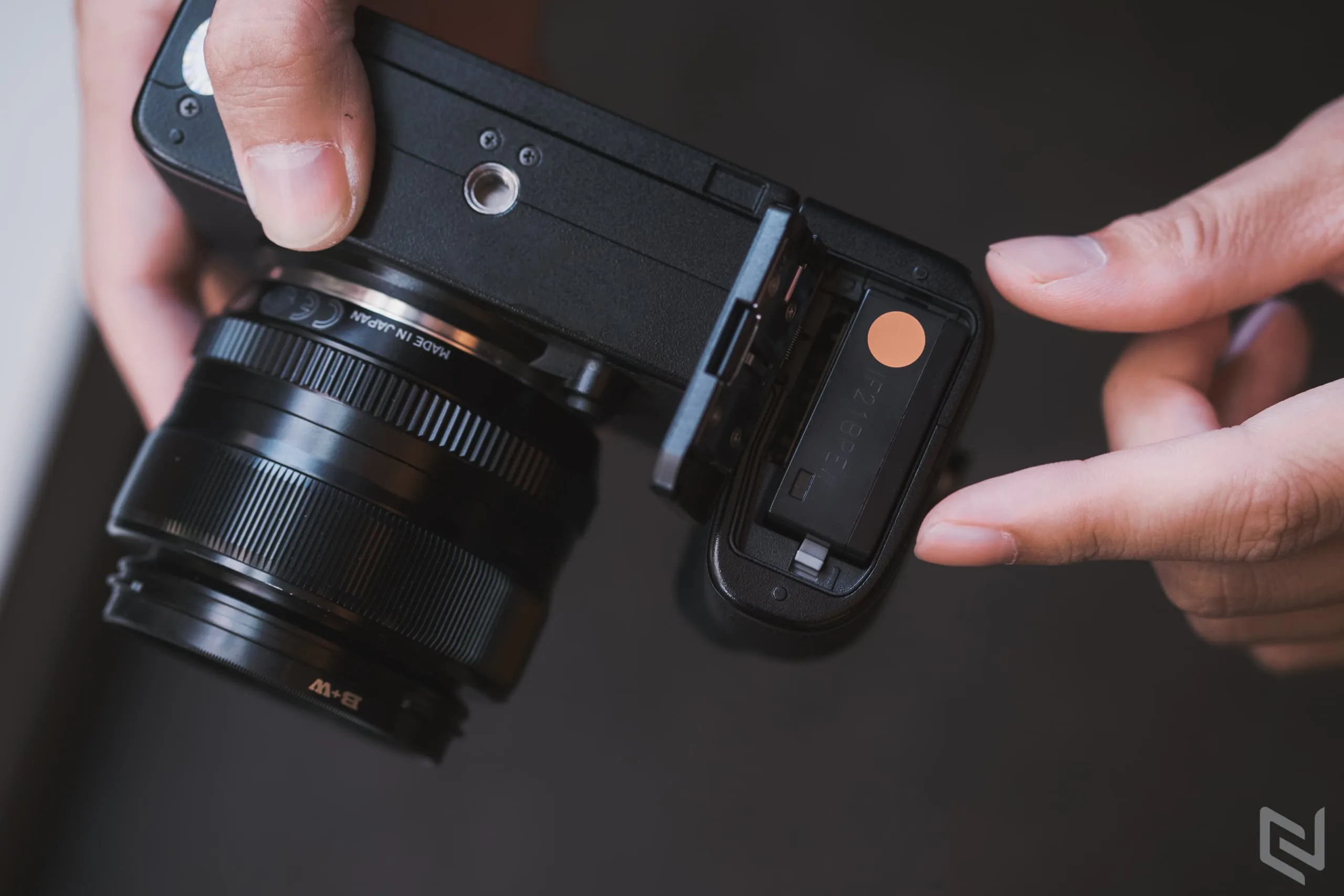 Trên tay Fujifilm X-S10: Chống rung thân máy rất tốt, nhỏ mà có võ