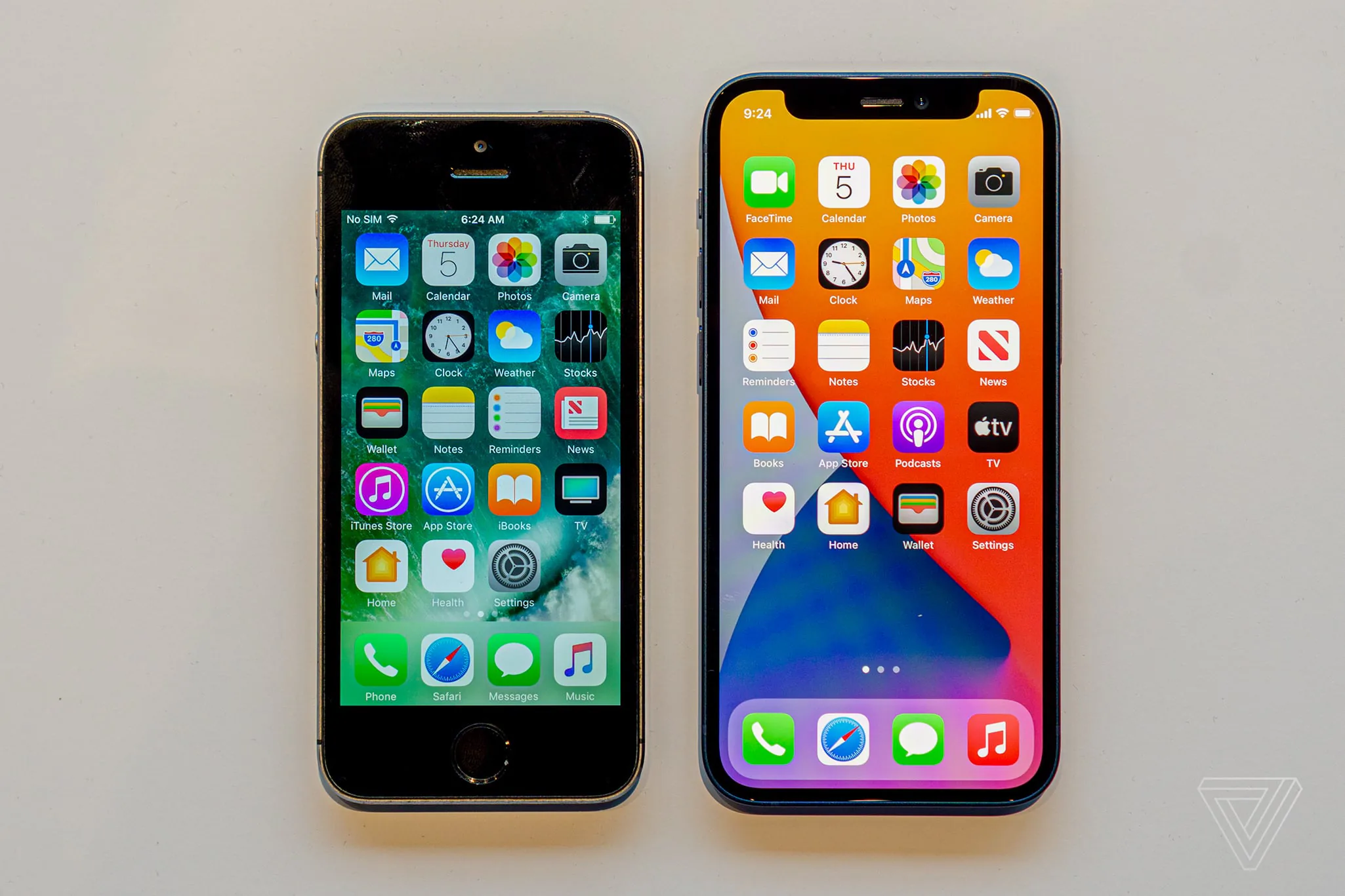 Trên tay và so sánh kích thước iPhone 12 Mini cùng iPhone 12 Pro Max