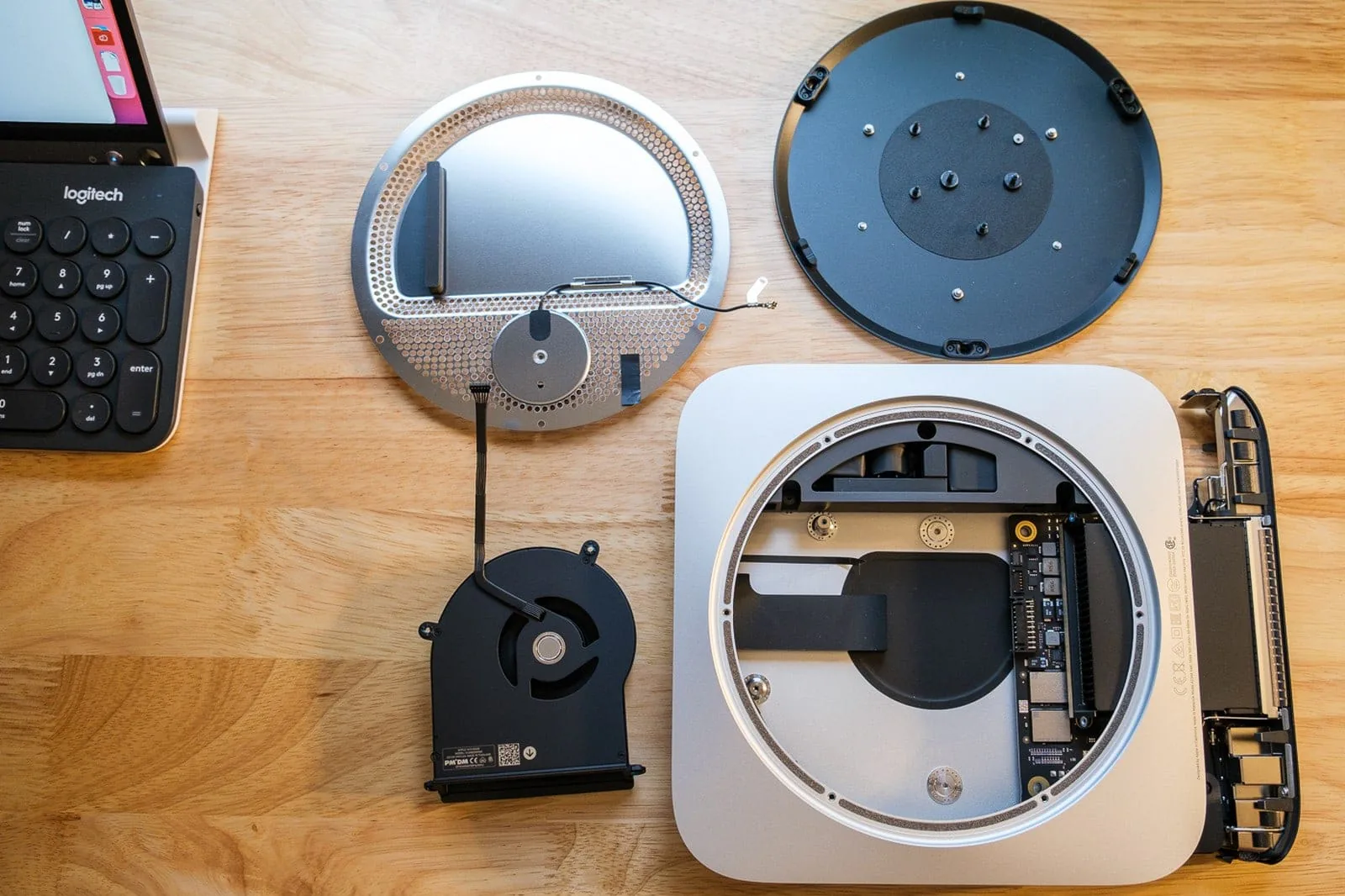 Tháo tung Mac Mini mới cho thấy con chip M1 nhỏ bé nhưng rất mạnh