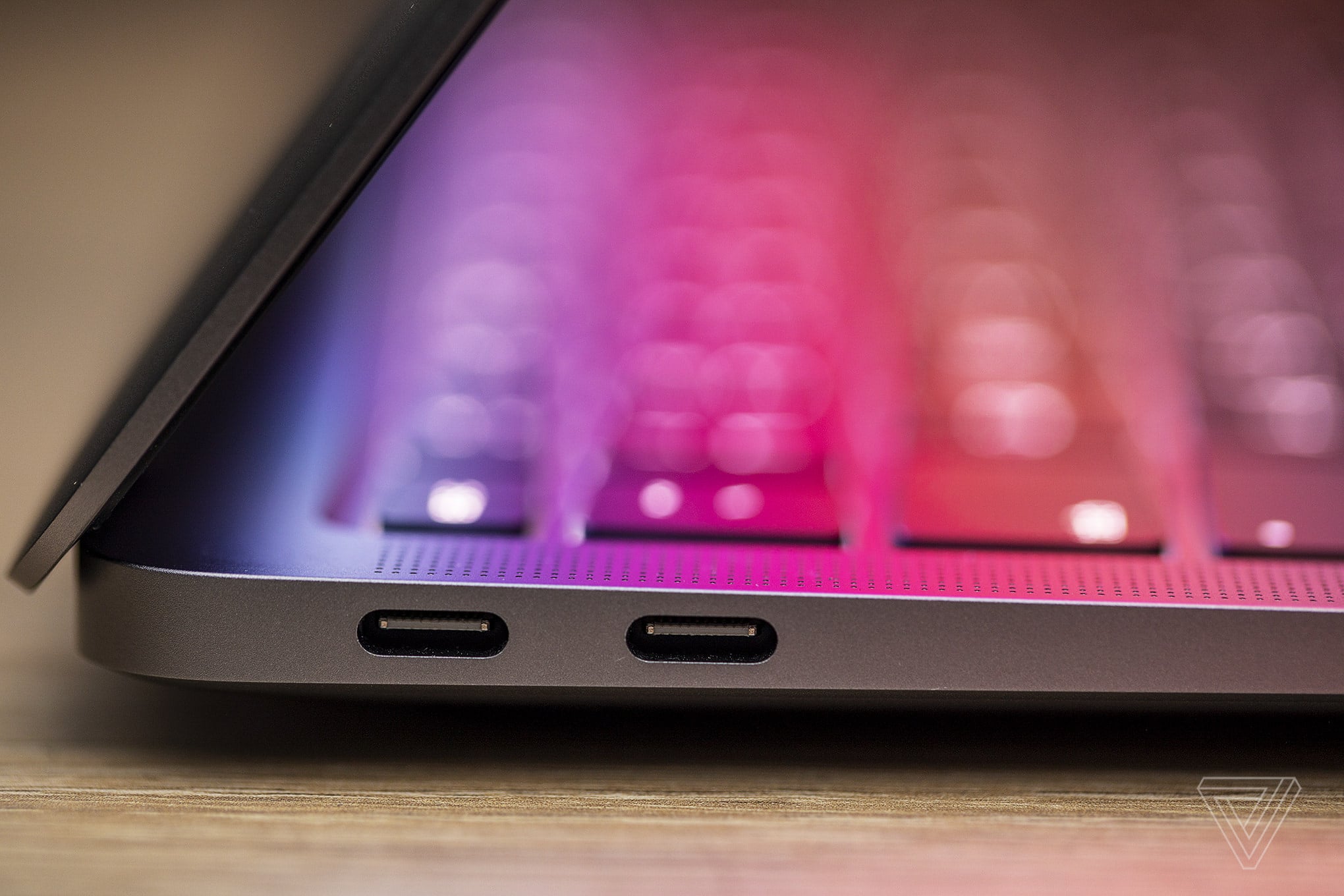 MacBook Pro 14-inch với thiết kế mới sẽ có màn hình Mini-LED sáng hơn, viền mỏng hơn
