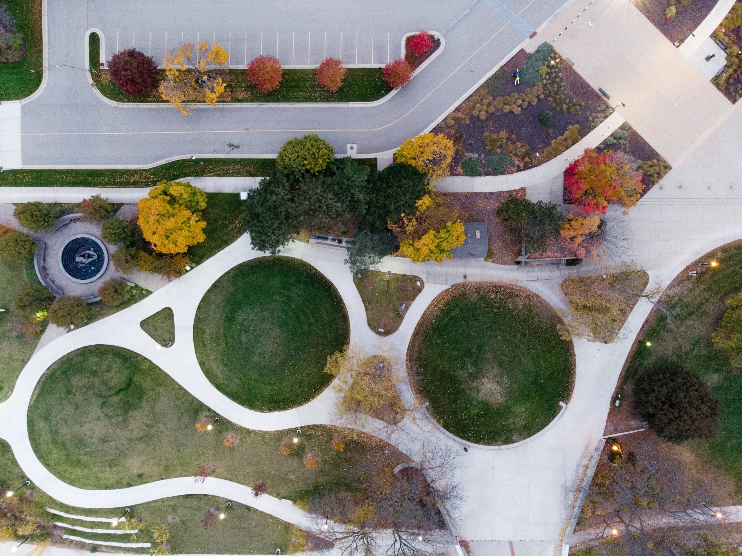 Trên tay DJI Mavic Mini 2: Drone hoàn hảo cho những người mới tập chơi