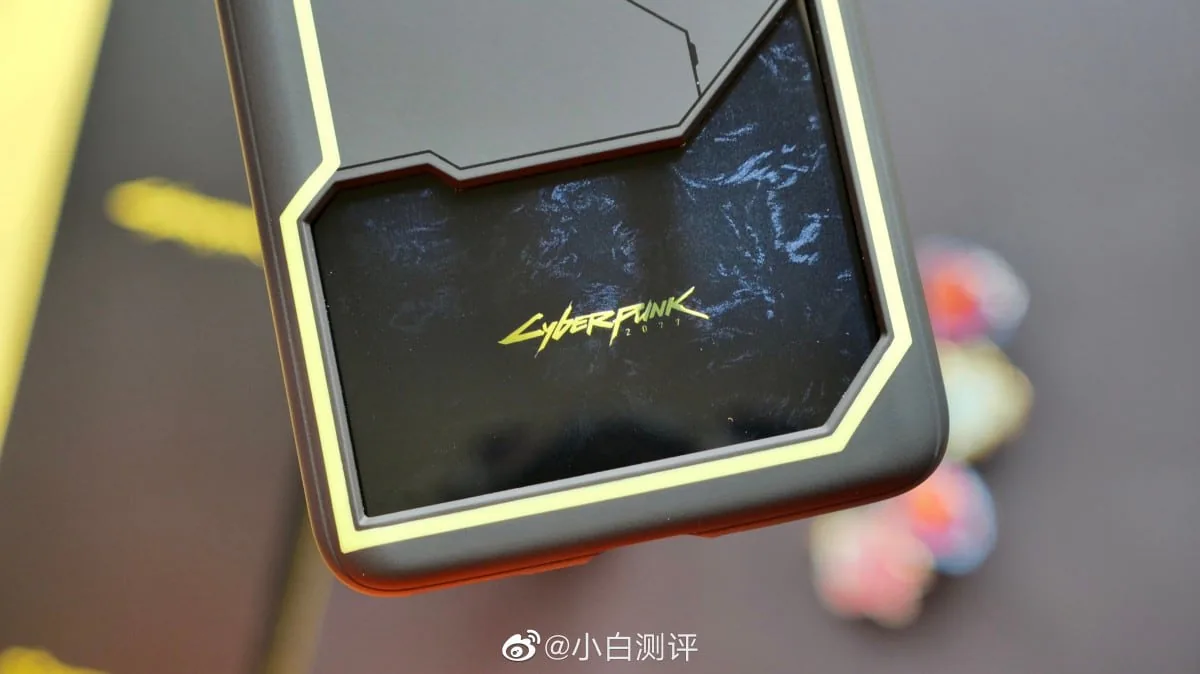 OnePlus ra mắt OnePlus 8T phiên bản Cyberpunk 2077 Edition