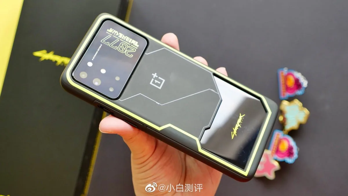 OnePlus ra mắt OnePlus 8T phiên bản Cyberpunk 2077 Edition