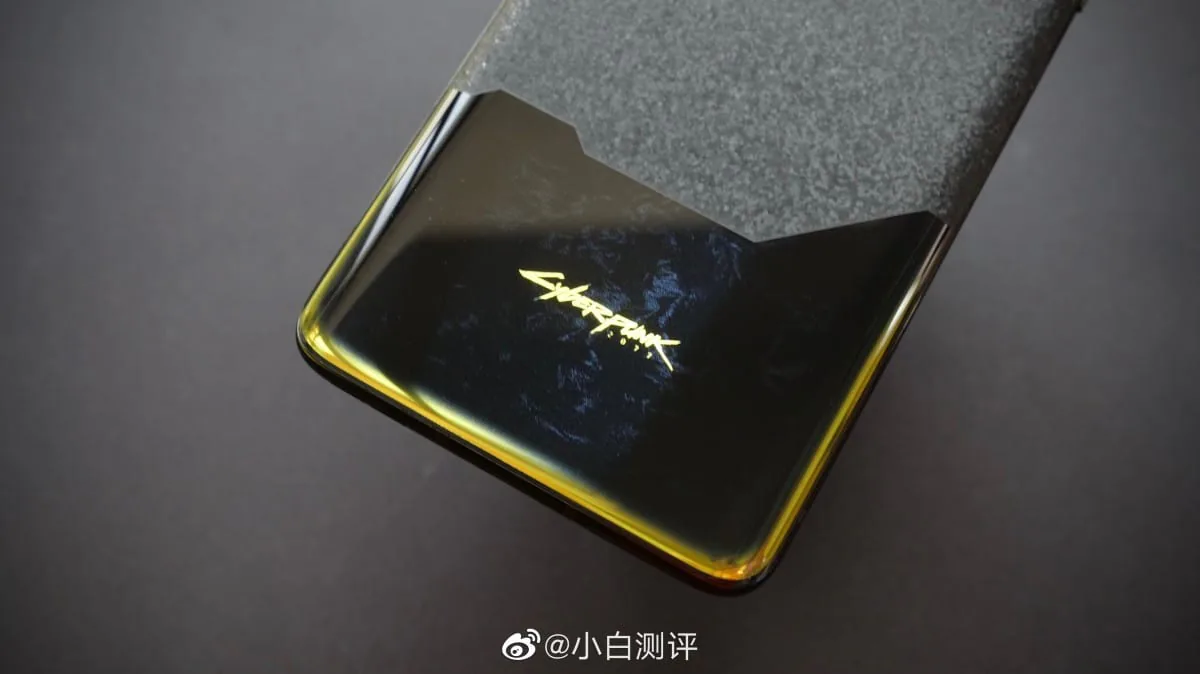 OnePlus ra mắt OnePlus 8T phiên bản Cyberpunk 2077 Edition