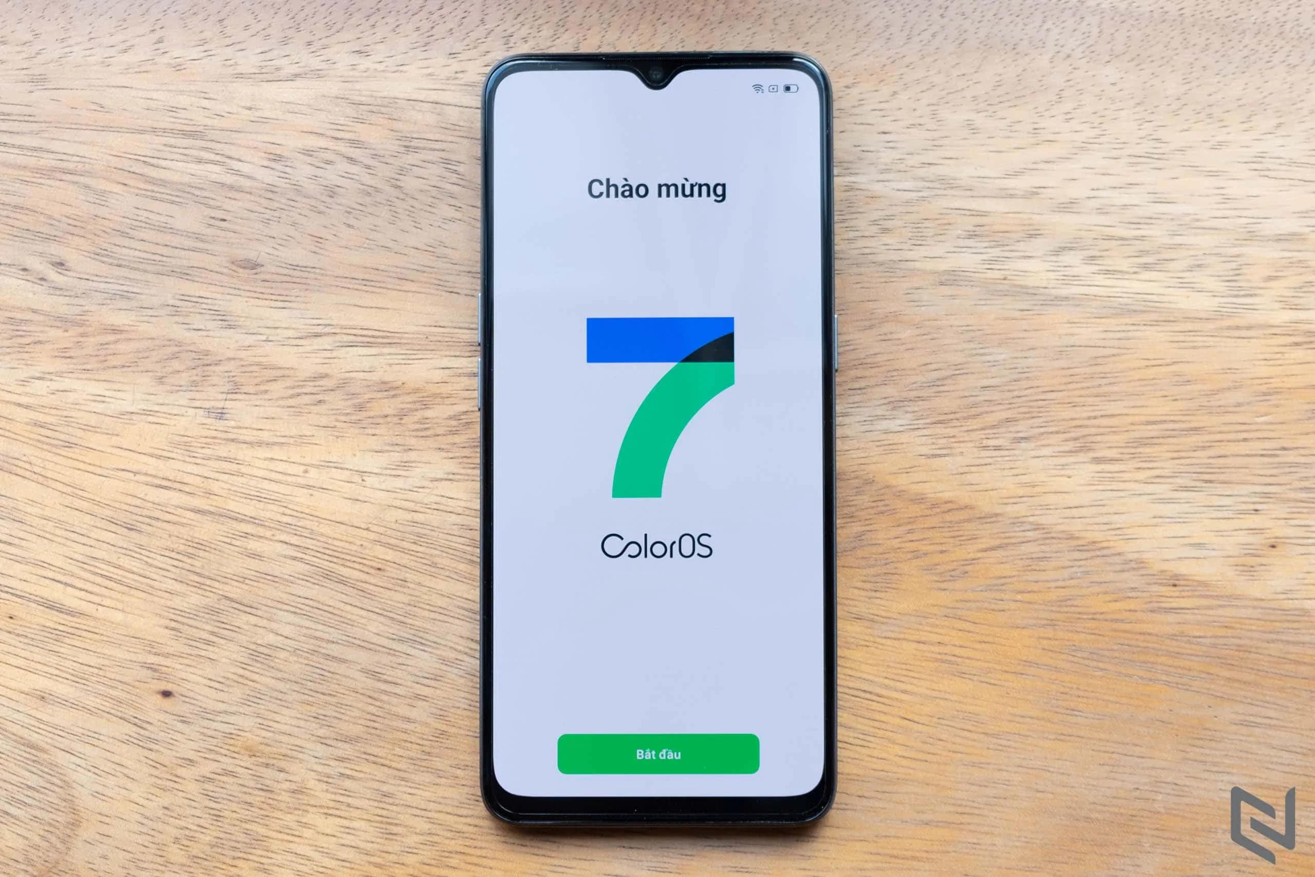 Mở hộp OPPO A73: Nổi bật với mặt lưng vân da, sạc nhanh 30W và 4 camera