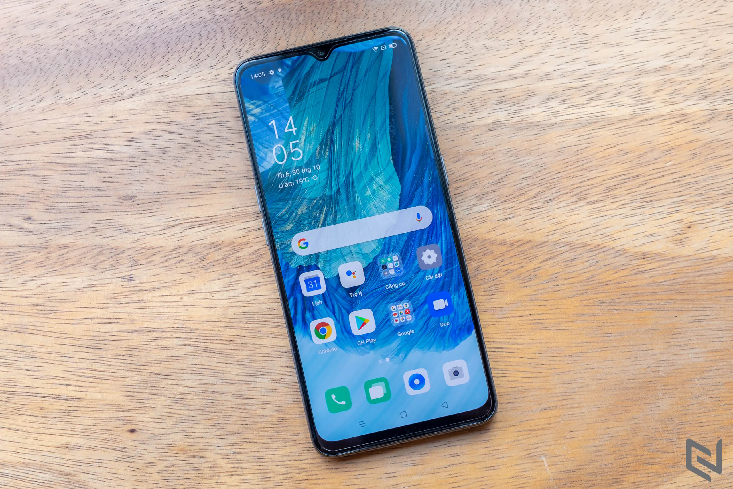 Mở hộp OPPO A73: Nổi bật với mặt lưng vân da, sạc nhanh 30W và 4 camera