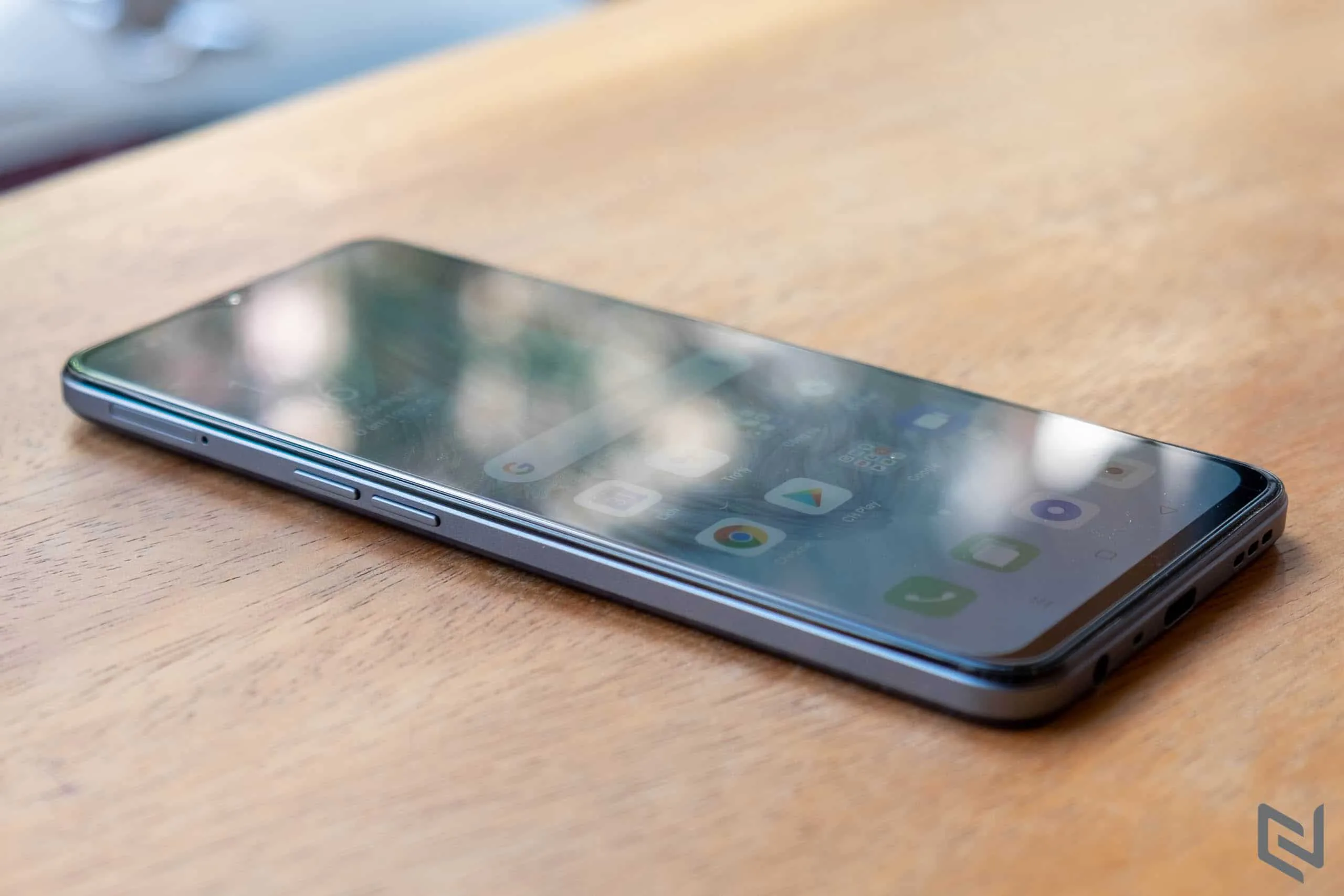 Mở hộp OPPO A73: Nổi bật với mặt lưng vân da, sạc nhanh 30W và 4 camera