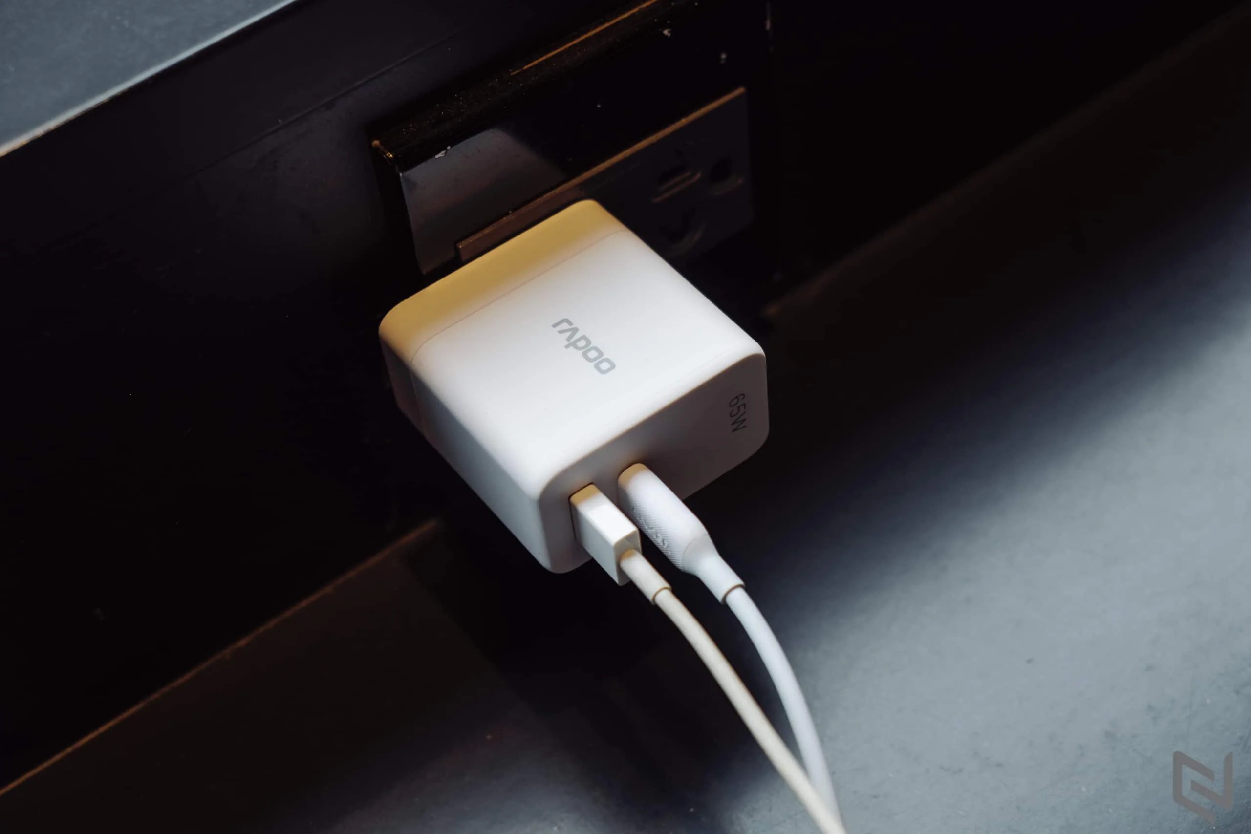 Trên tay Adapter sạc Rapoo PA65: Sạc nhanh PD 65W, công nghệ GaN, hai cổng sạc đa dụng