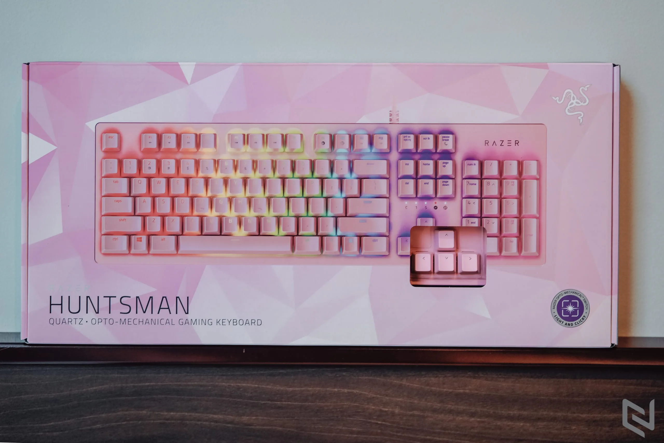 Trên tay bàn phím Razer Huntsman Quartz: Hồng cá tính, Switch quang học độc quyền, đèn RGB đẹp mắt