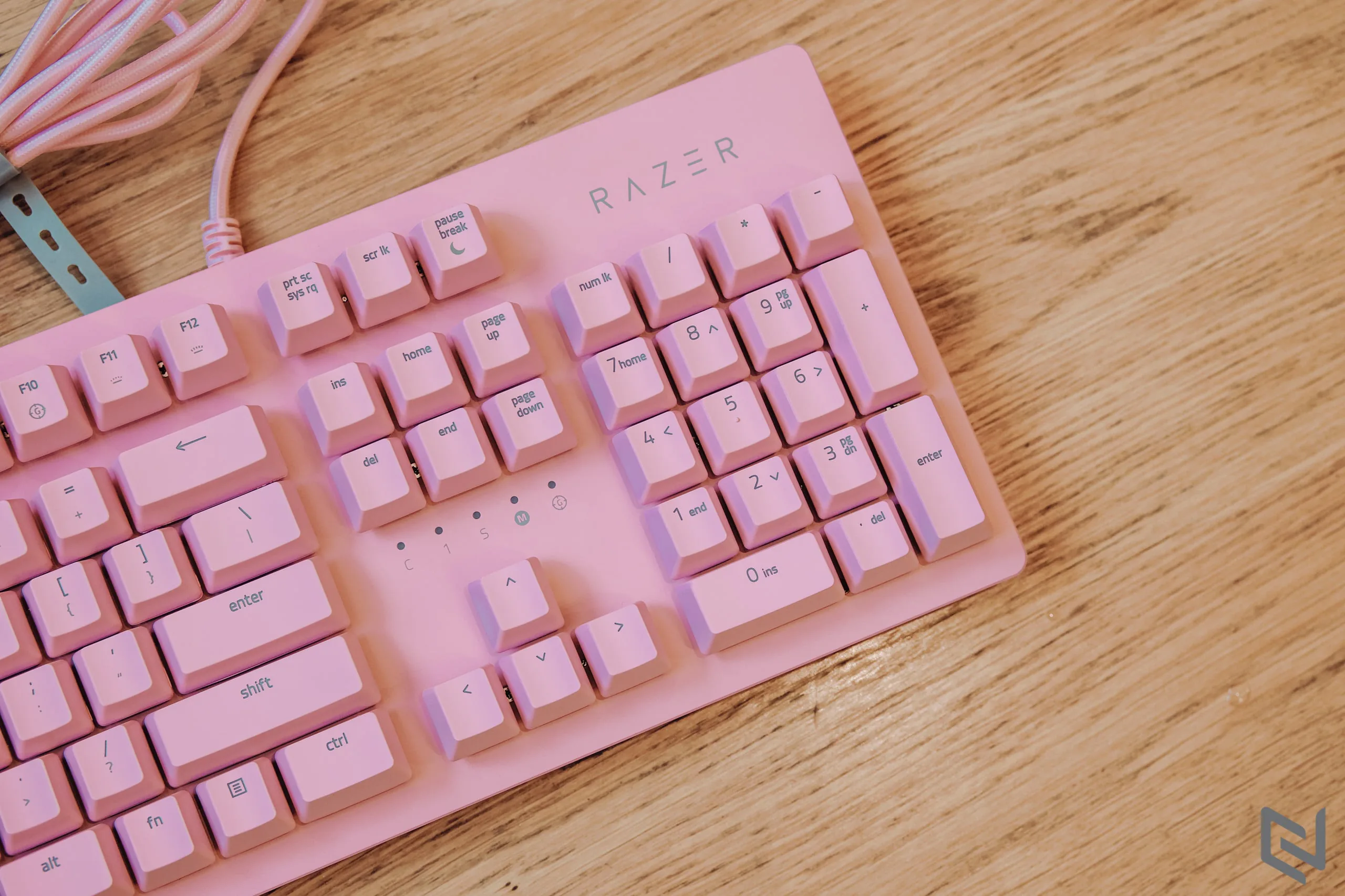 Trên tay bàn phím Razer Huntsman Quartz: Hồng cá tính, Switch quang học độc quyền, đèn RGB đẹp mắt