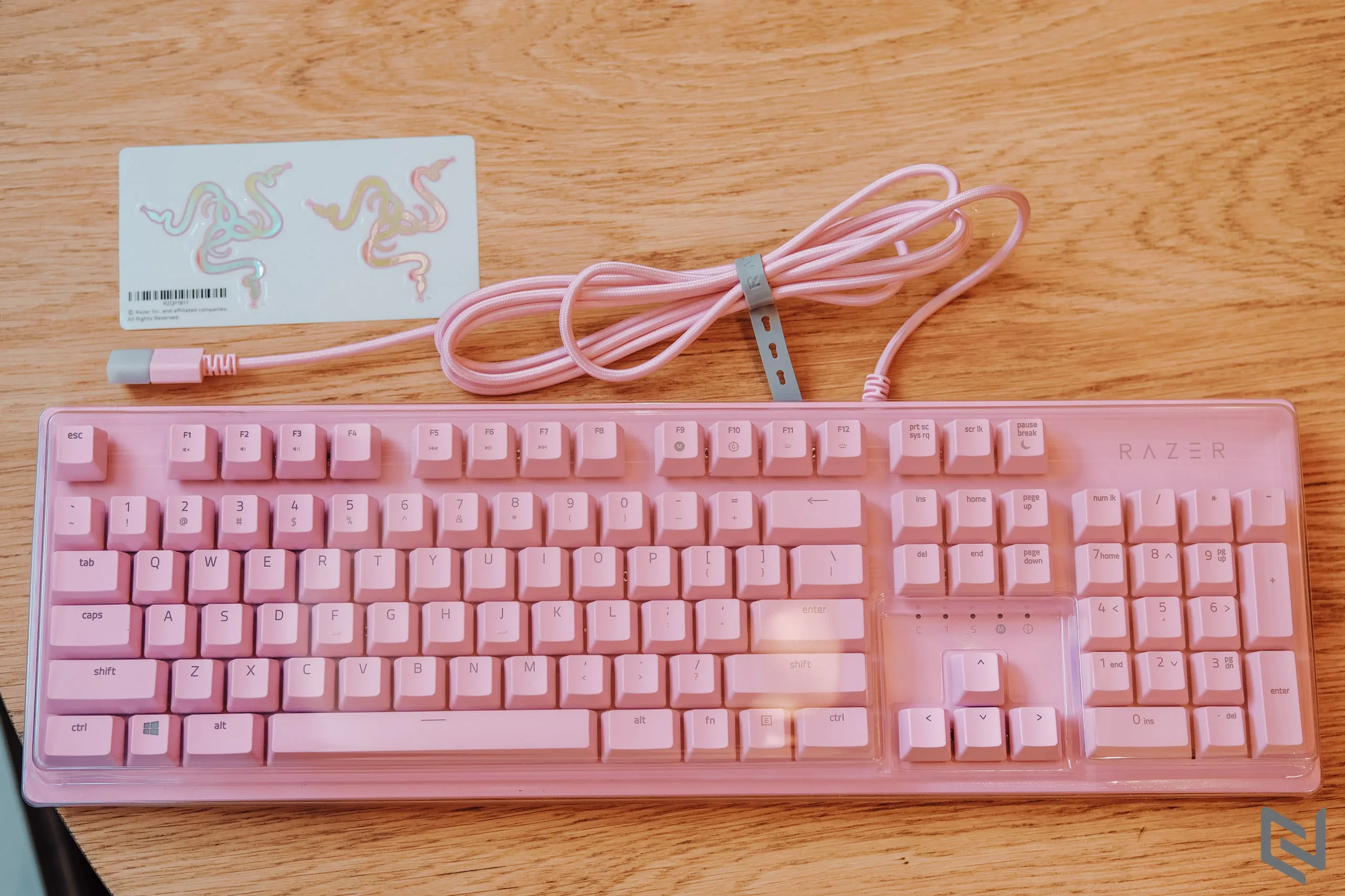 Trên tay bàn phím Razer Huntsman Quartz: Hồng cá tính, Switch quang học độc quyền, đèn RGB đẹp mắt