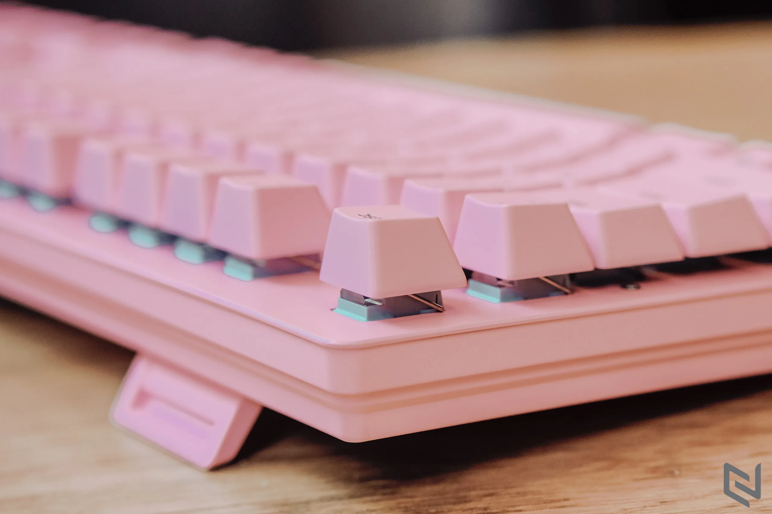 Trên tay bàn phím Razer Huntsman Quartz: Hồng cá tính, Switch quang học độc quyền, đèn RGB đẹp mắt