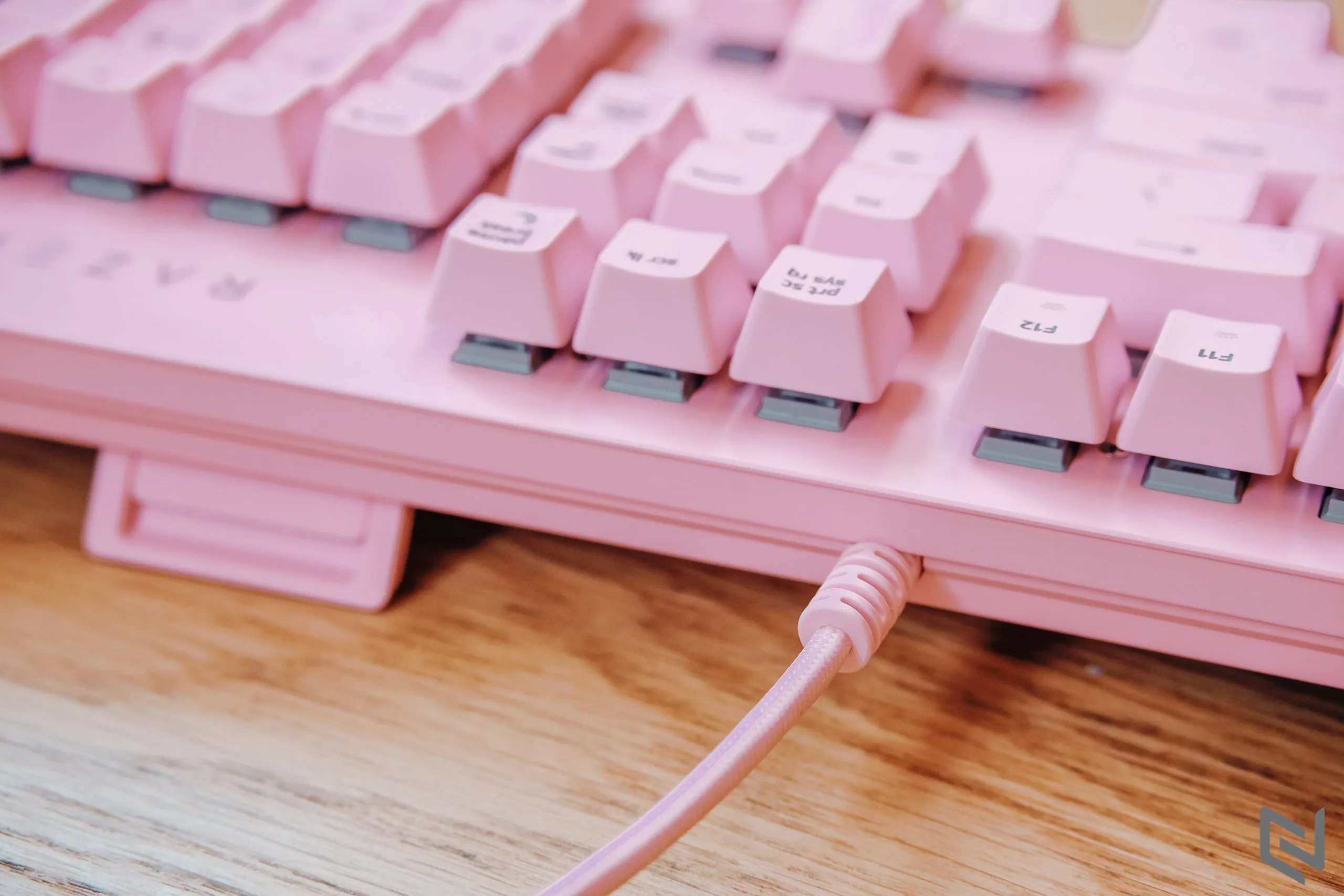 Trên tay bàn phím Razer Huntsman Quartz: Hồng cá tính, Switch quang học độc quyền, đèn RGB đẹp mắt