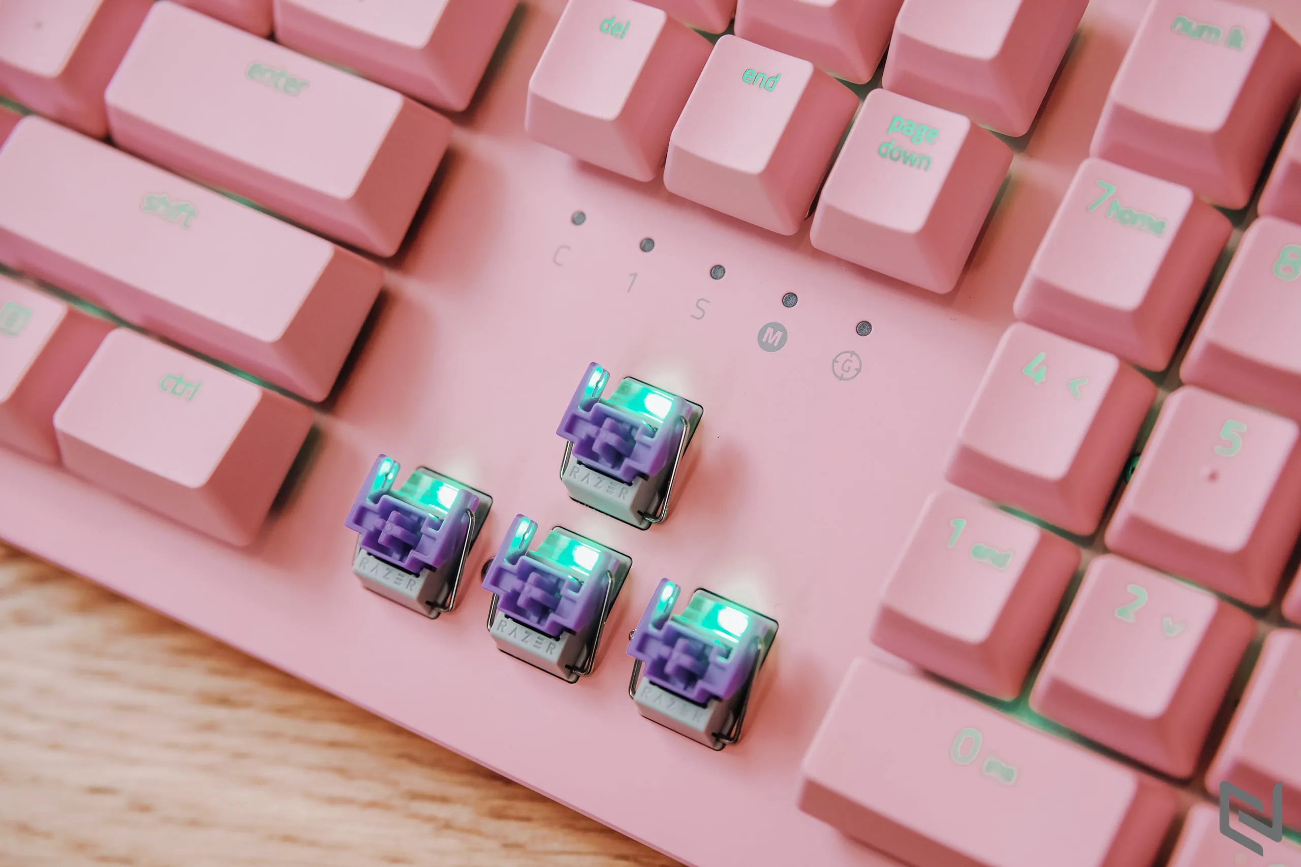 Trên tay bàn phím Razer Huntsman Quartz: Hồng cá tính, Switch quang học độc quyền, đèn RGB đẹp mắt