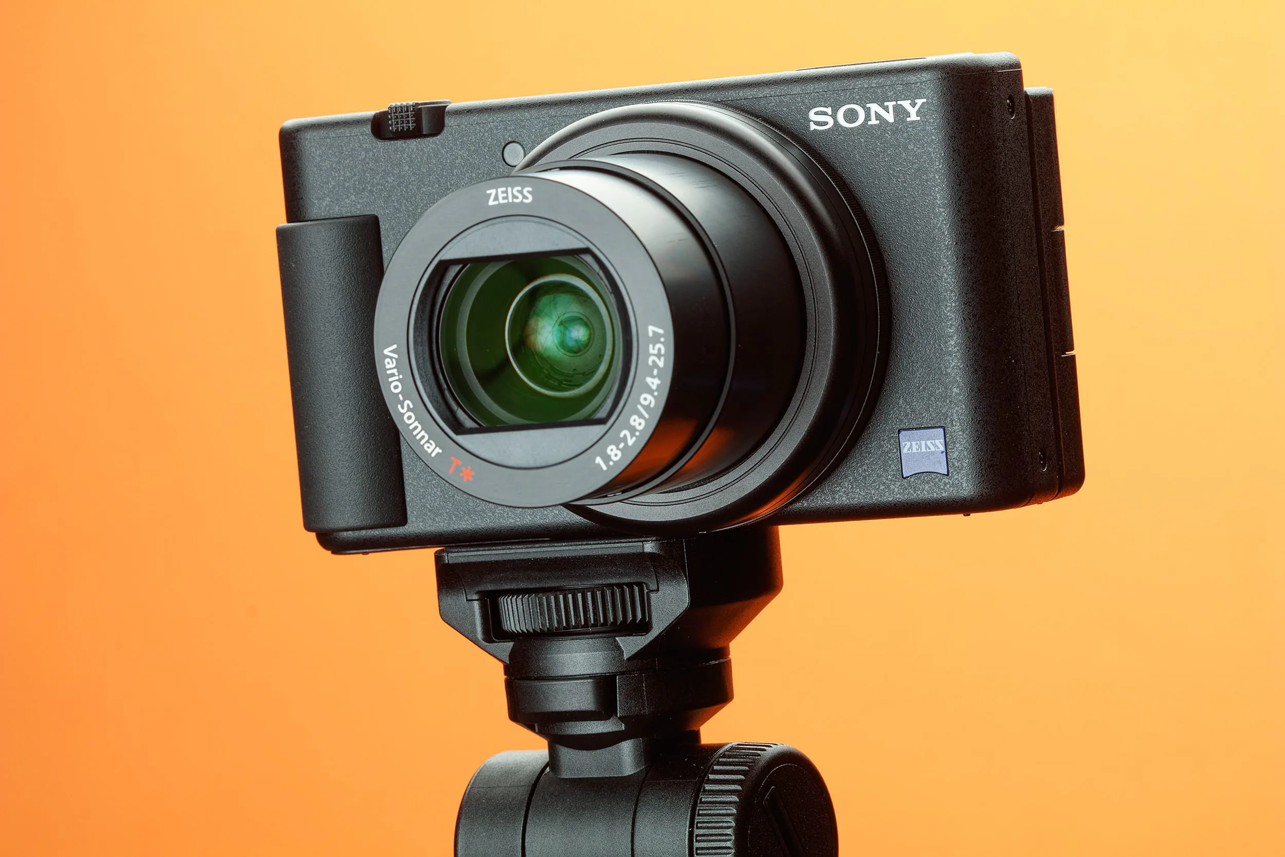 Sony ZV-1 là chiếc máy ảnh dành cho quay vlog tốt nhất hiện nay bạn nên dùng