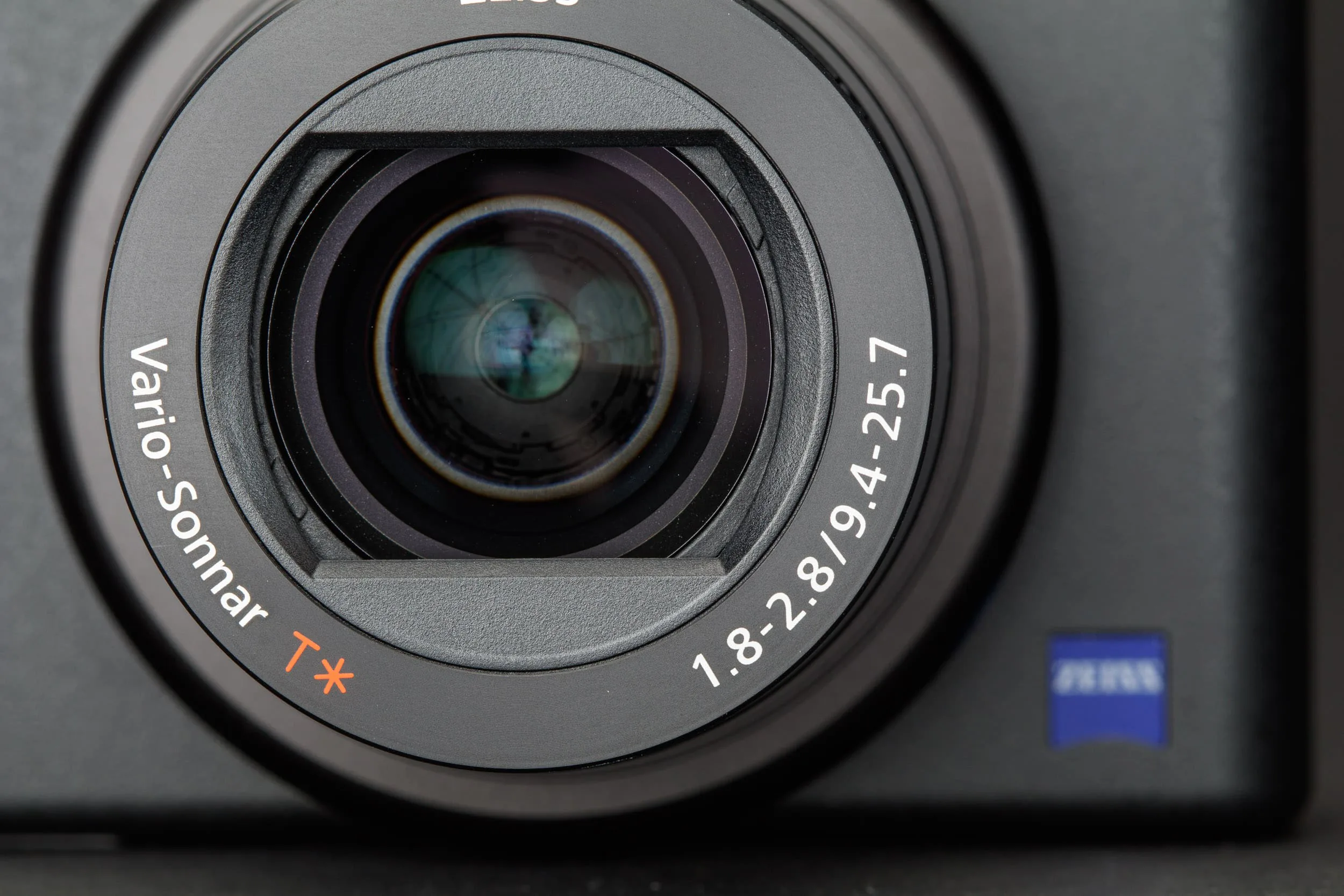Sony ZV-1 là chiếc máy ảnh dành cho quay vlog tốt nhất hiện nay bạn nên dùng