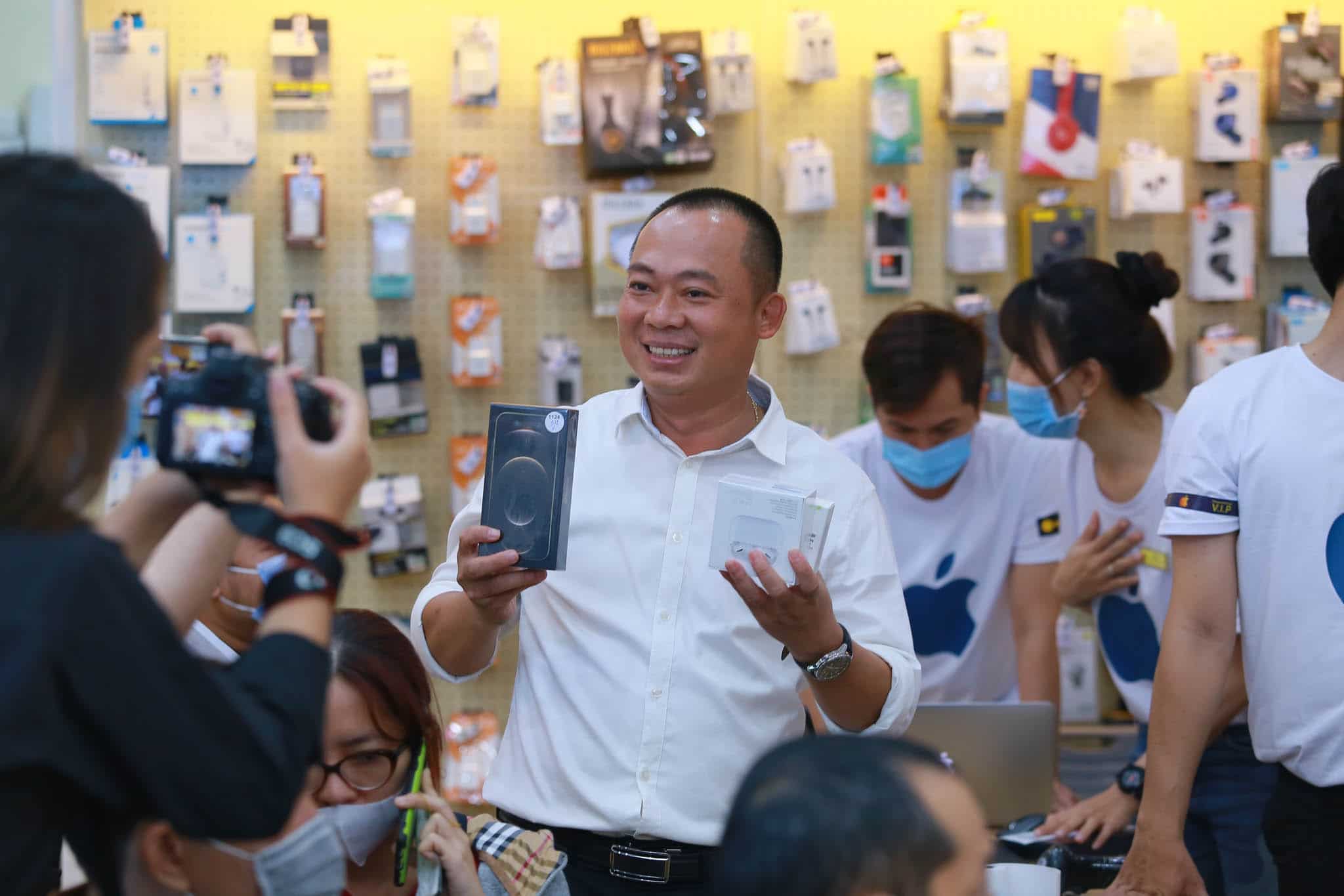 Soán ngôi iPhone 11 năm ngoái, iPhone 12 xác lập kỉ lục đặt hàng mới tại Thế Giới Di Động