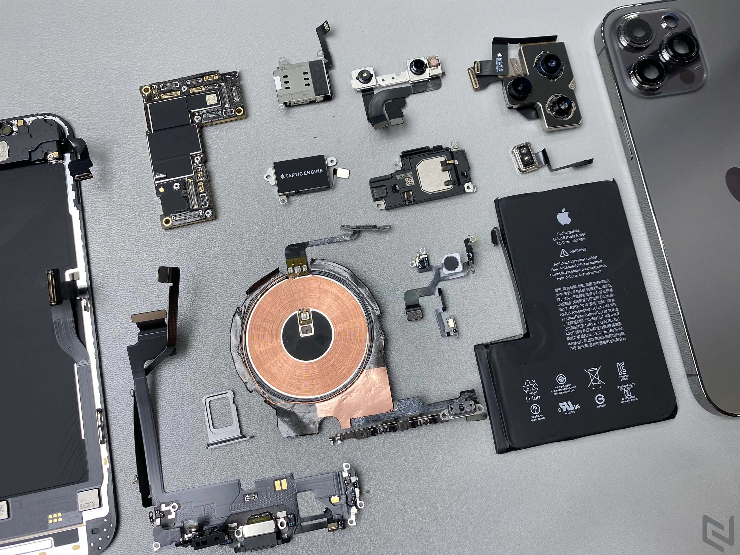 Khám phá nội thất iPhone 12 Pro Max vừa về Việt Nam cùng Điện Thoại Vui