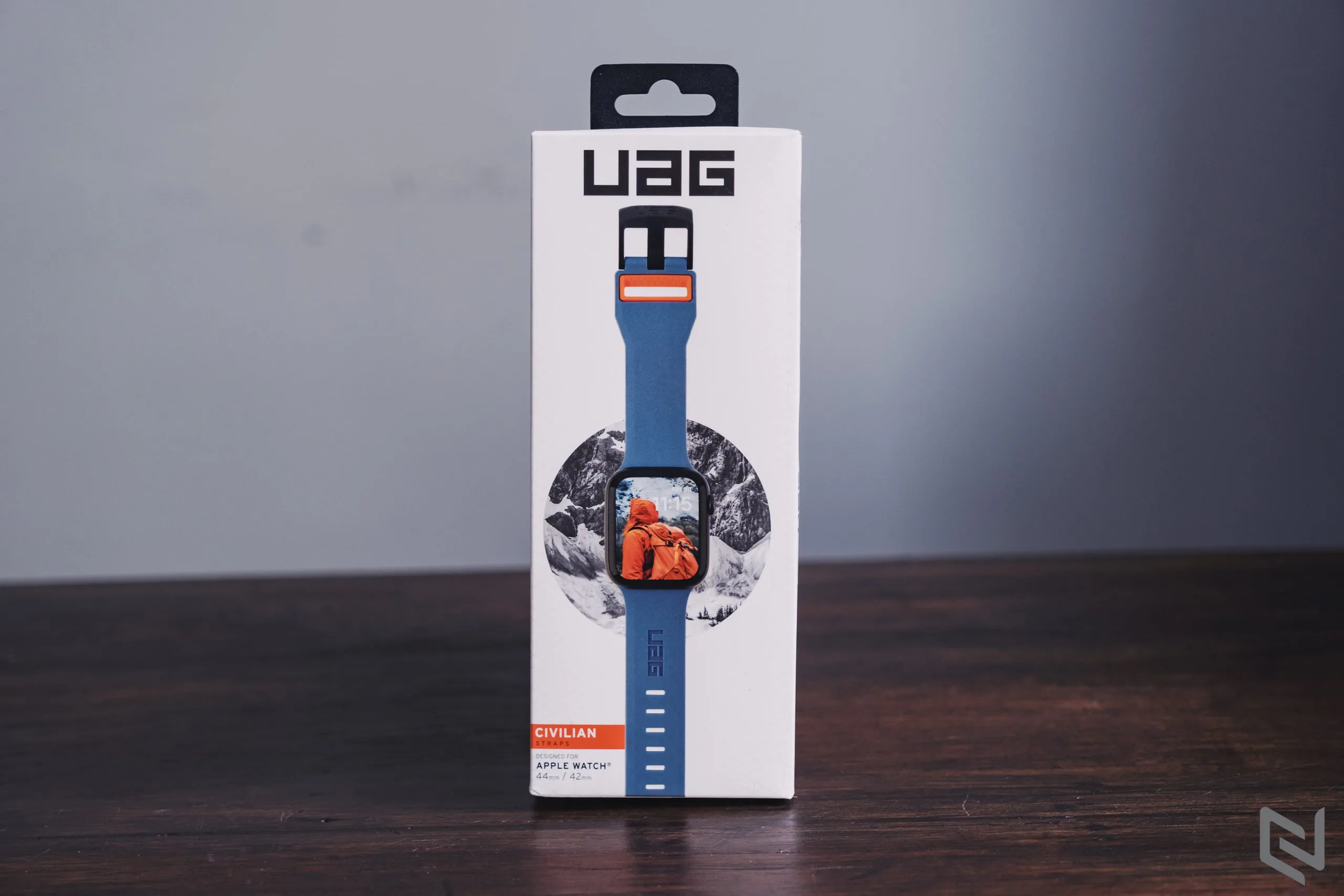Trên tay dây cao su UAG Civilian cho Apple Watch, xịn hơn dây cao su zin của Apple
