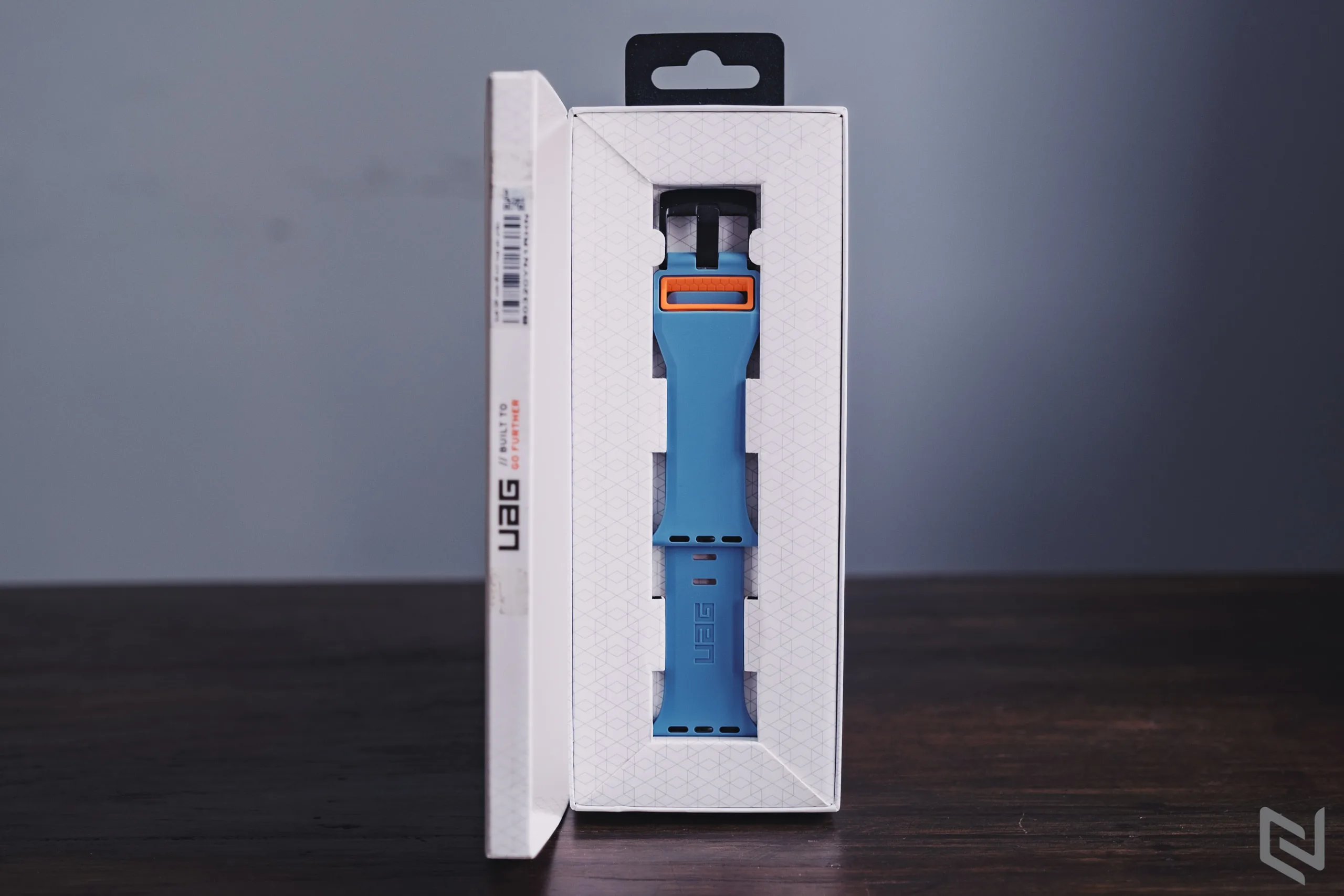 Trên tay dây cao su UAG Civilian cho Apple Watch, xịn hơn dây cao su zin của Apple