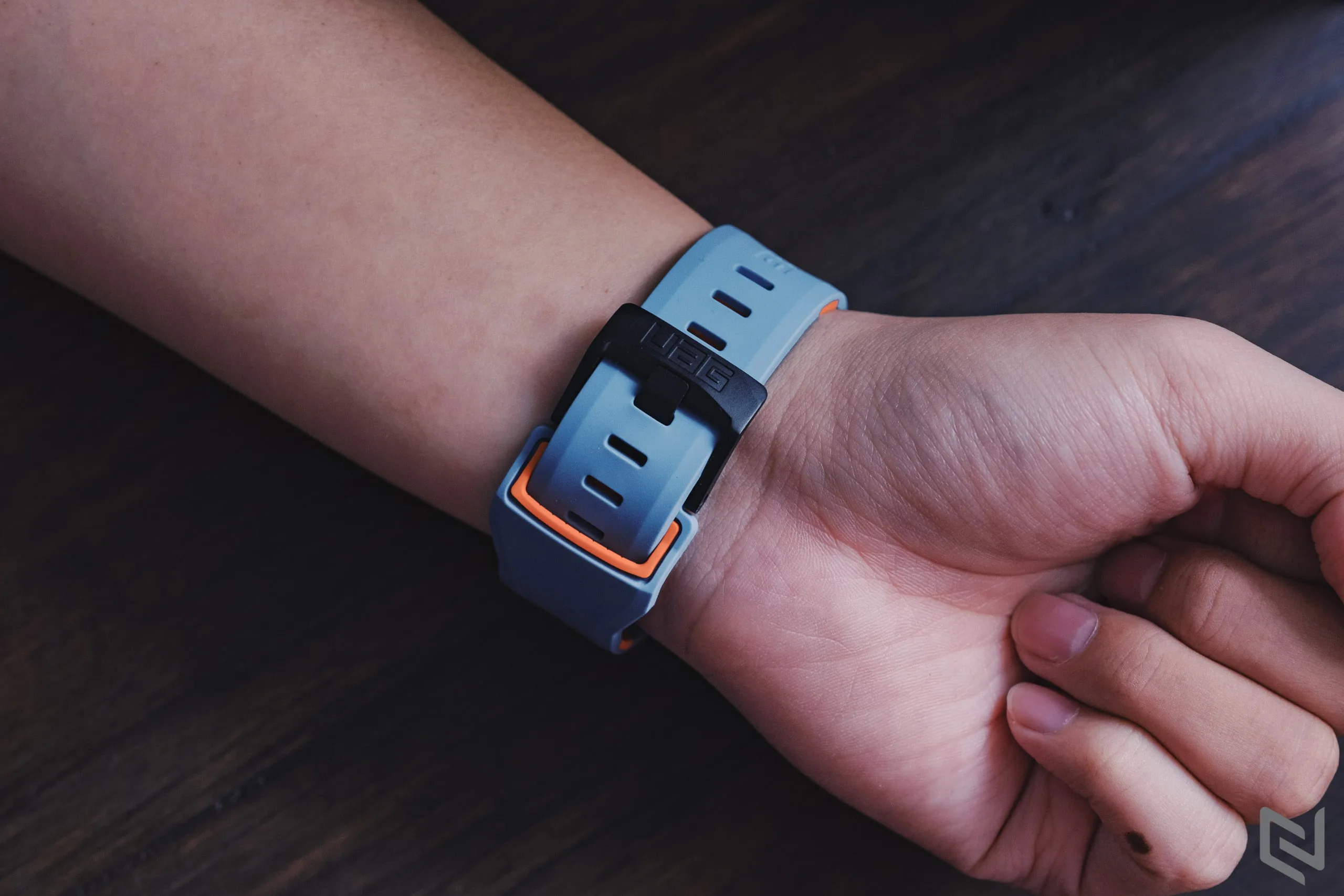 Trên tay dây cao su UAG Civilian cho Apple Watch, xịn hơn dây cao su zin của Apple