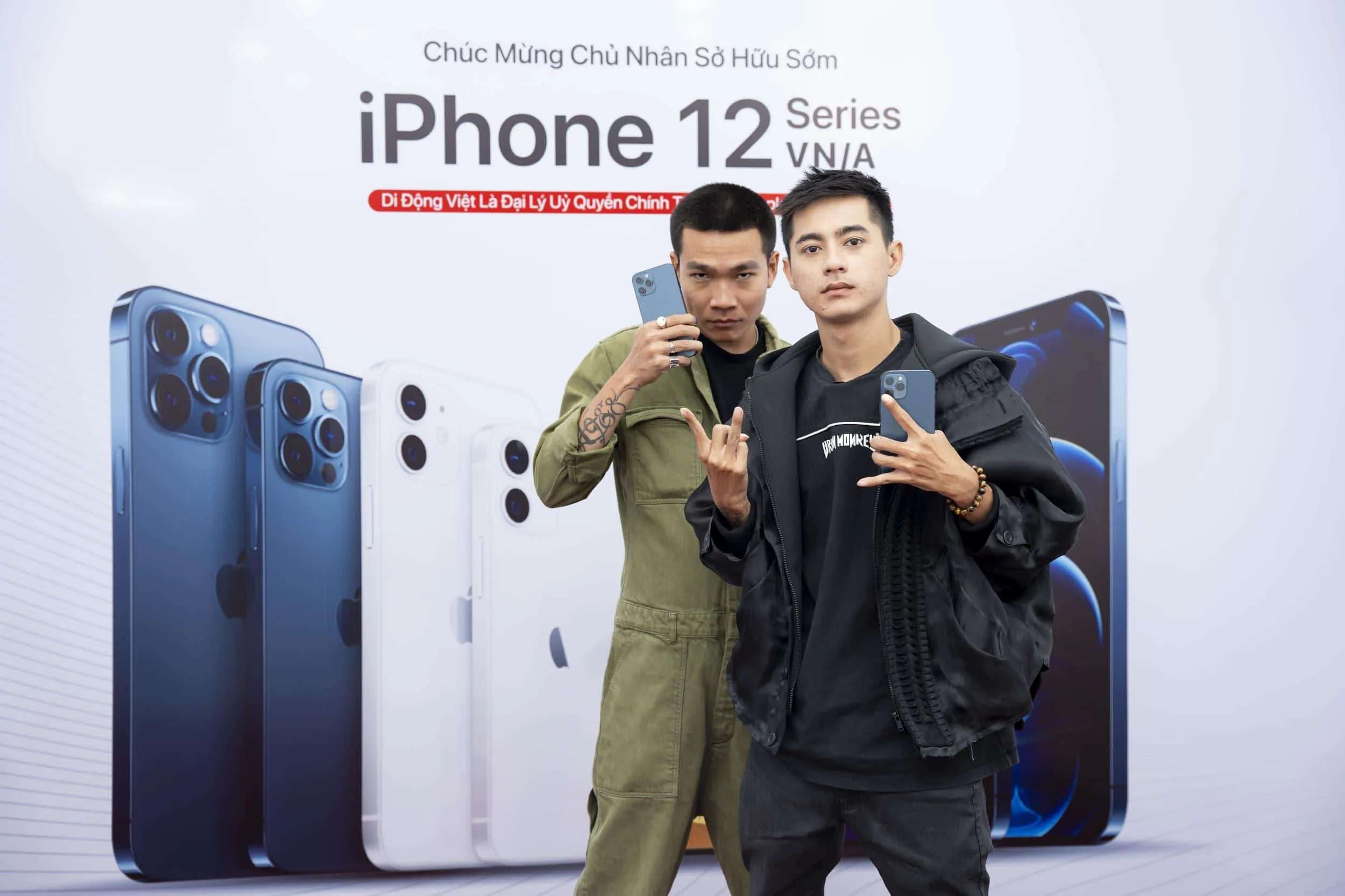 Wowy sở hữu iPhone 12 Pro Max VN/A đầu tiên tại Việt Nam