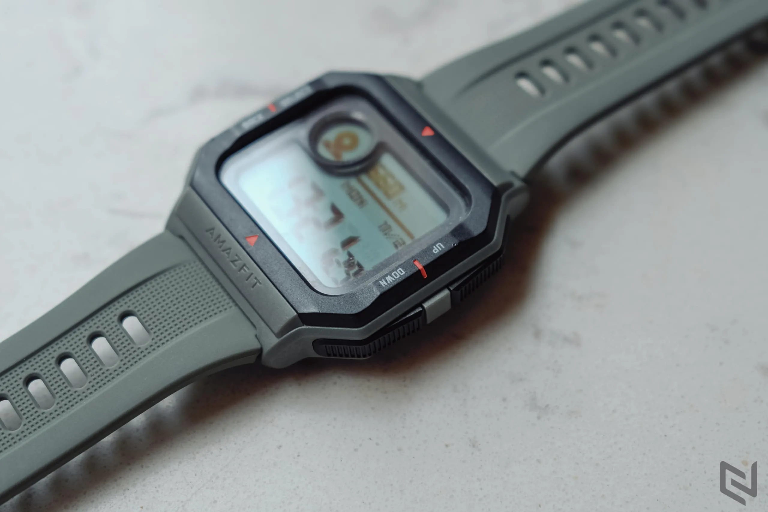 Trên tay đồng hồ Huami Amazfit Neo: Phong cách Casio cổ điển với các tính năng thông minh