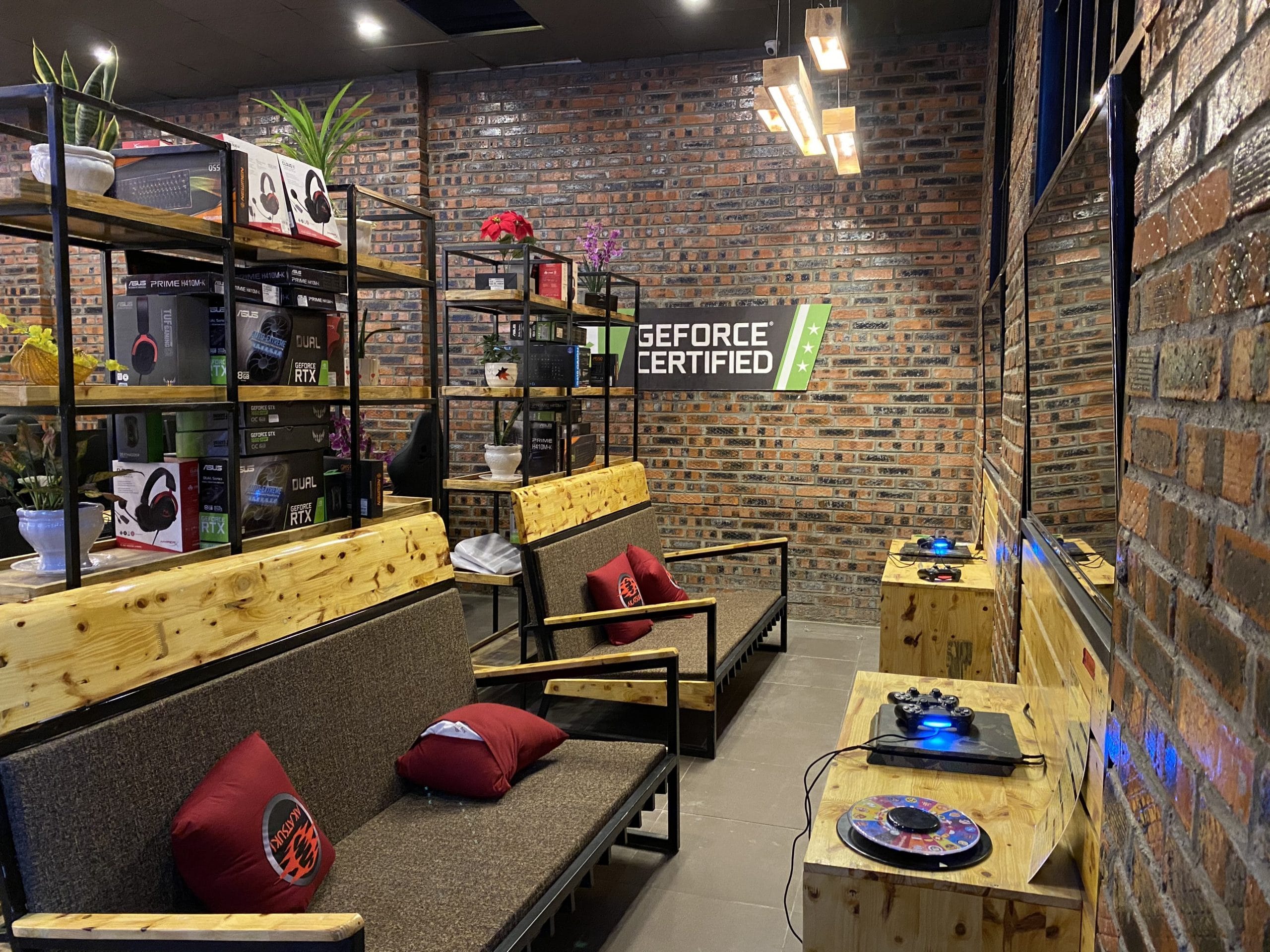 Akatsuki Gaming Store khai trương tại Nghệ An, nhiều khu khác nhau thoải mái với full máy từ ASUS