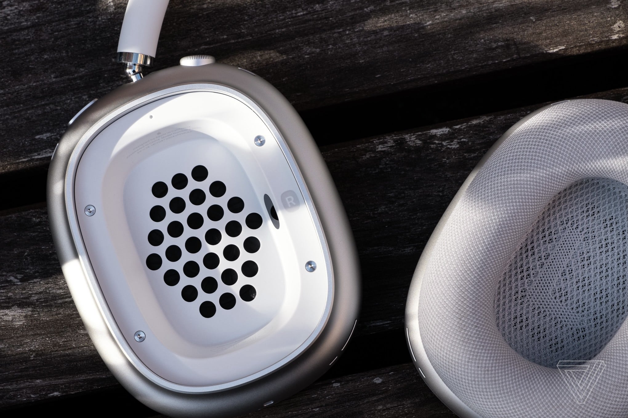 Đánh giá tai nghe AirPods Max: Âm thanh sang trọng đi kèm với giá bán sang chảnh